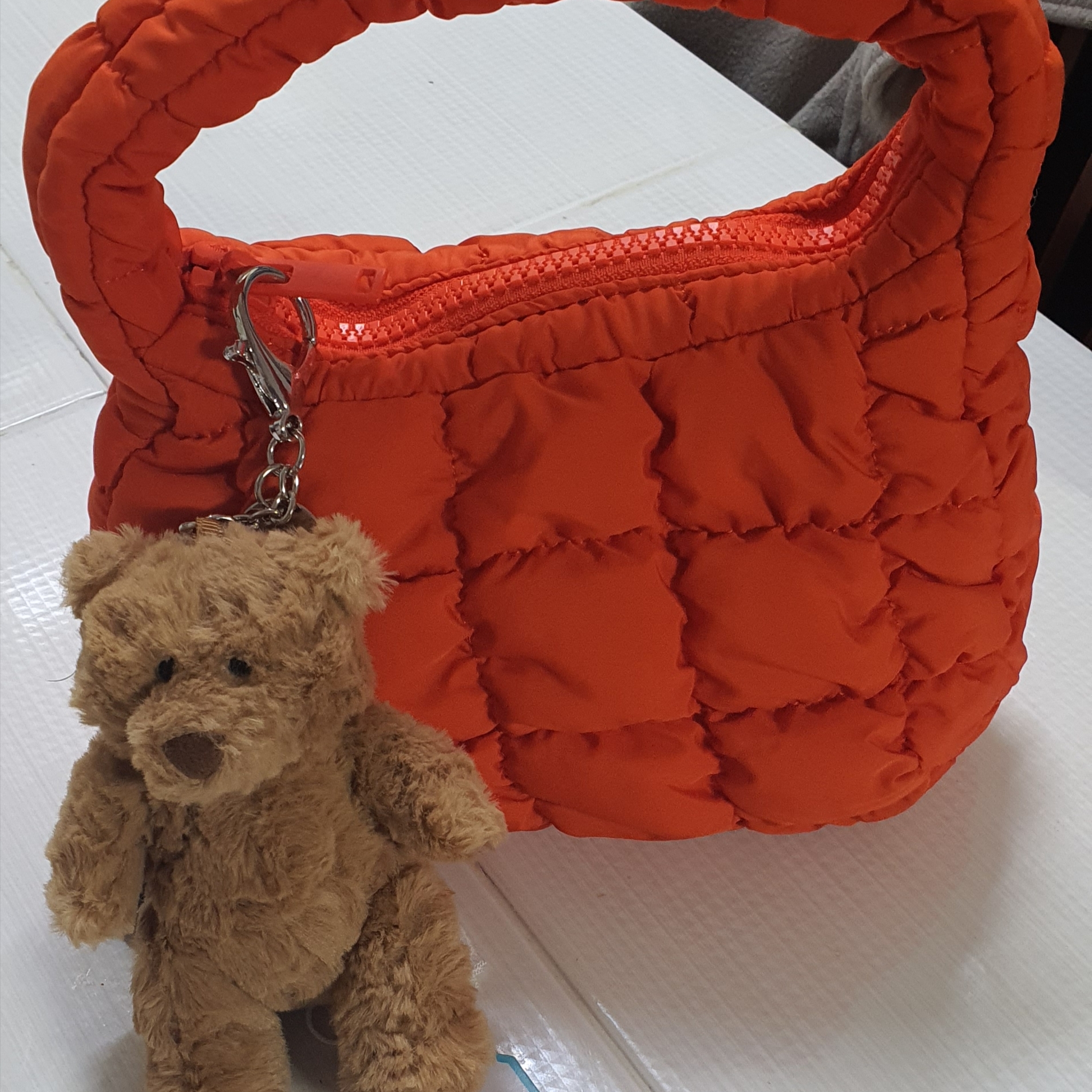 Jellycat Bartholomew Bear Bag Charm Brown 착용 스타일