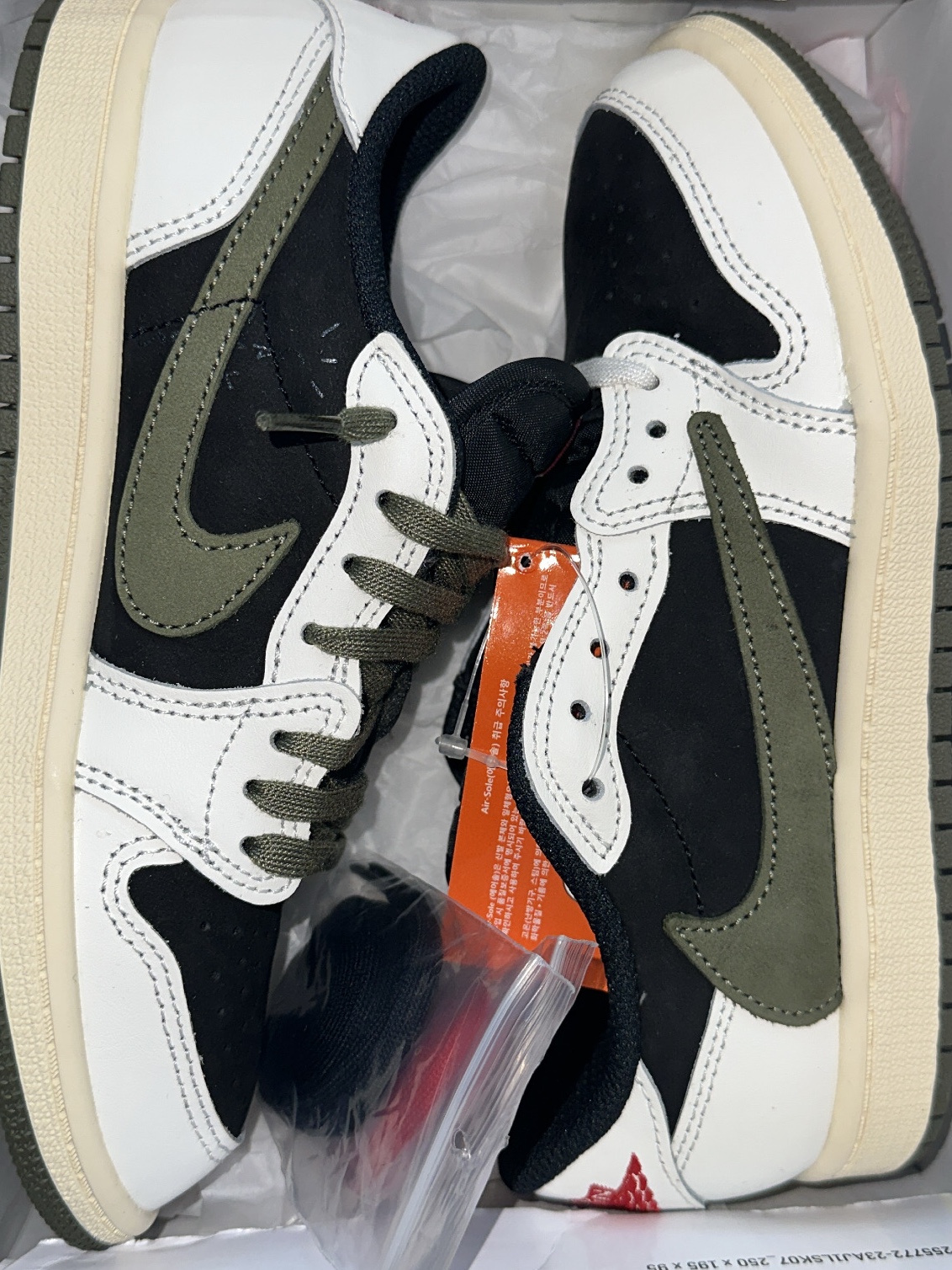 (W) Jordan 1 x Travis Scott Retro Low OG SP Medium Olive 착용 스타일