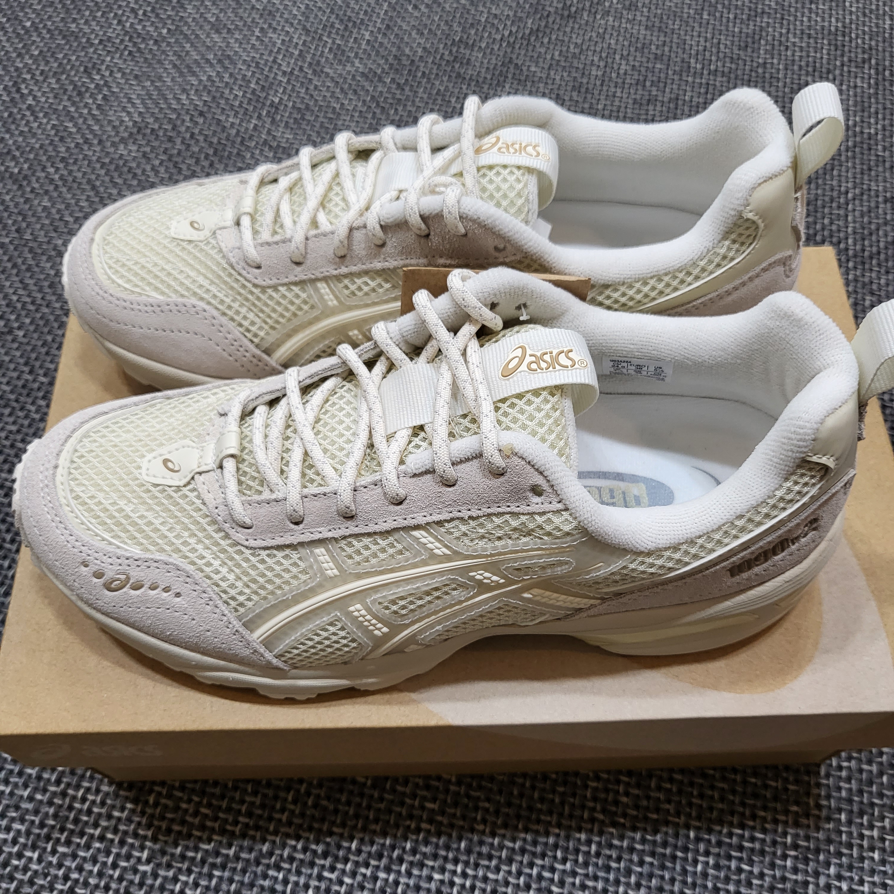 Asics Gel-1090 V2 Cream 착용 스타일 - 3