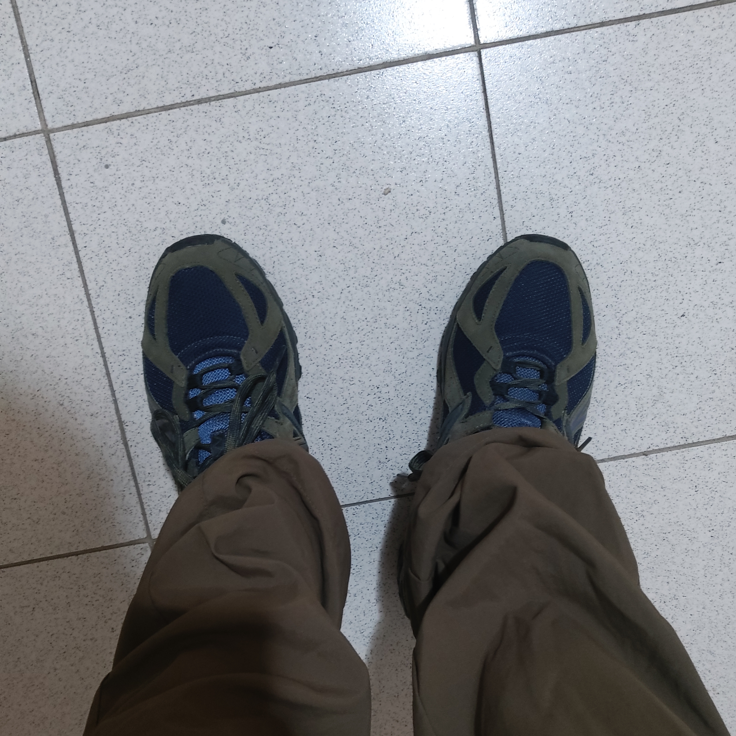 New Balance ML610T Dark Moss 착용 스타일