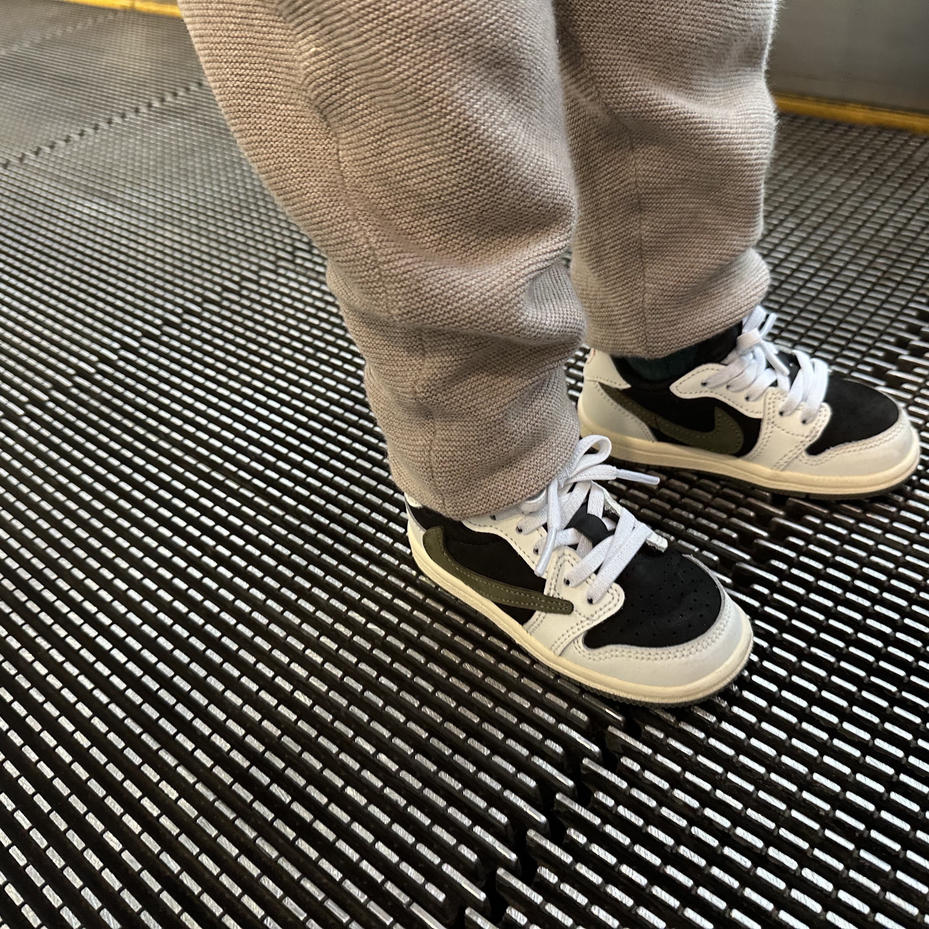 (TD) Jordan 1 x Travis Scott Retro Low OG SP Medium Olive 착용 스타일