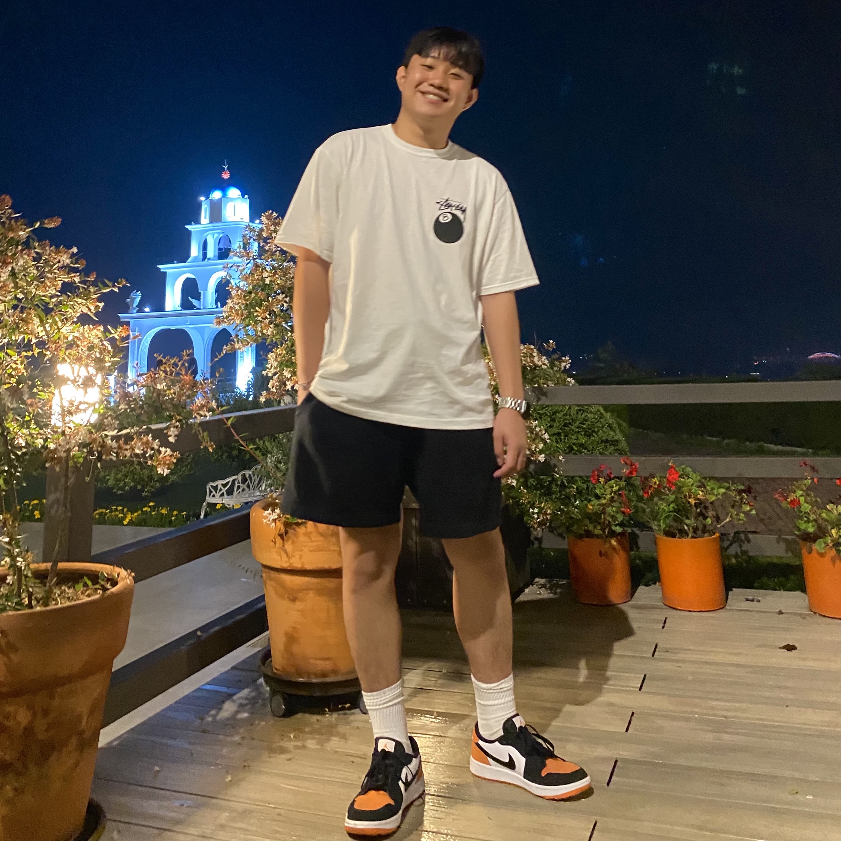 Stussy 8 Ball T-Shirt White - 22SS, Jordan 1 Low Golf Starfish 착용 스타일 - 1