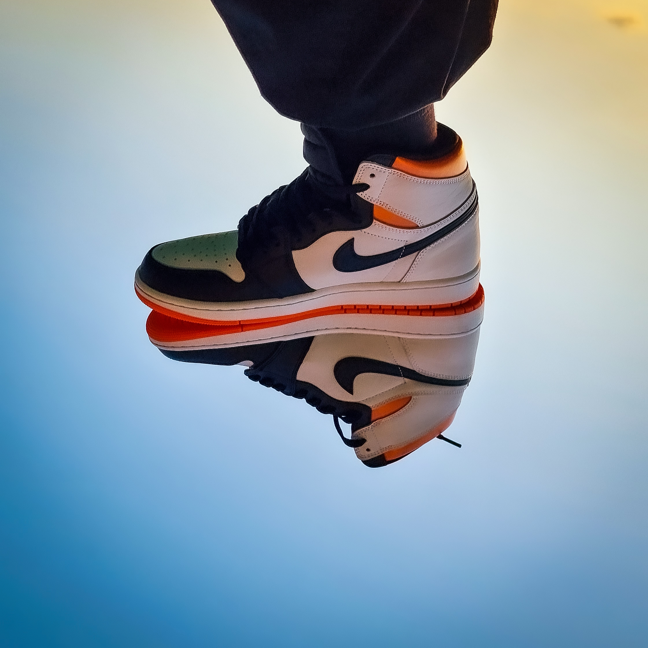 Jordan 1 Retro High OG Electro Orange 착용 스타일