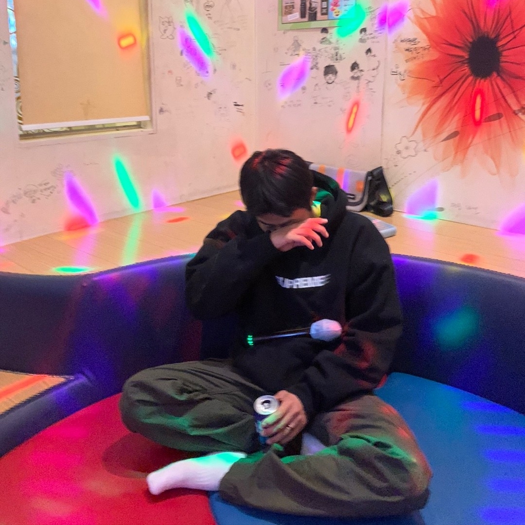 슈프림 모션 로고 후드 스웨트셔츠 블랙 - 23SS, 조던 1 x 트래비스 스캇 레트로 로우 OG SP 세일 앤 리저록 착용 스타일 - 3