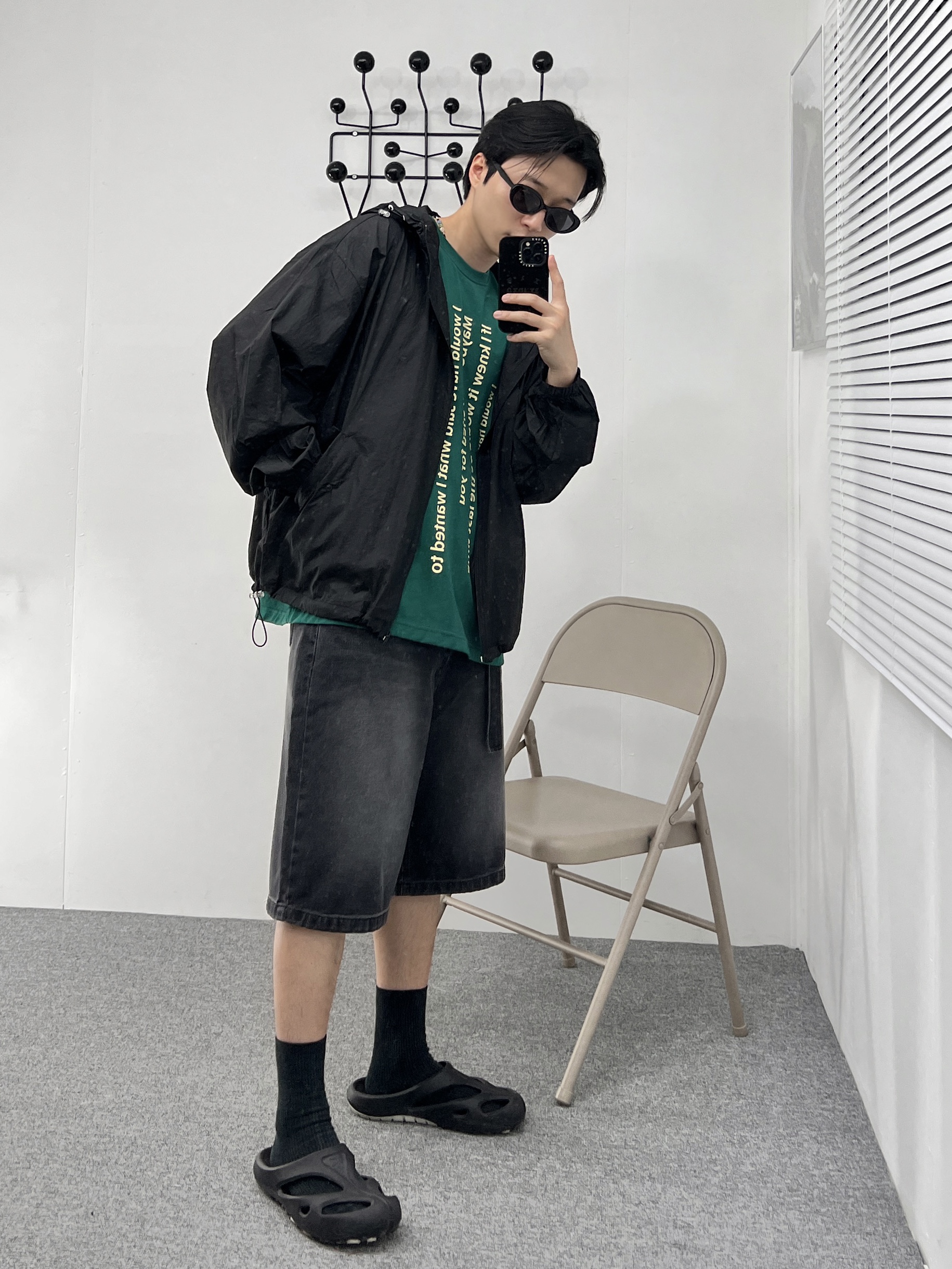 Keen Shanti Black Dawn Blue, Casetify x IAB Studio iPhone Black Logo Impact Case Black 착용 스타일 - 2