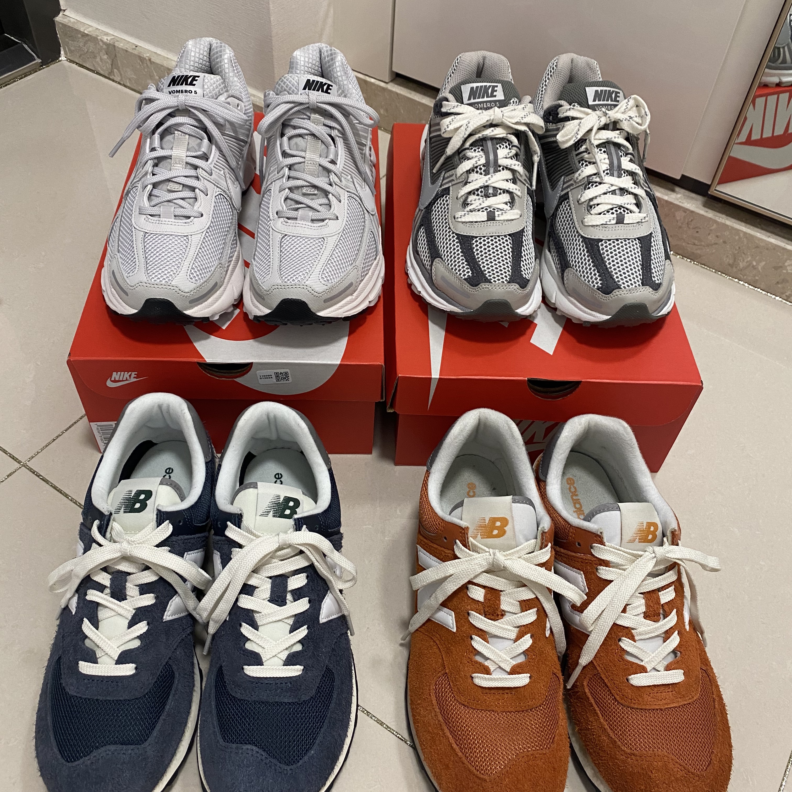 New Balance 574 Heritage Navy, New Balance 574 Heritage Orange Burst White 착용 스타일 - 2