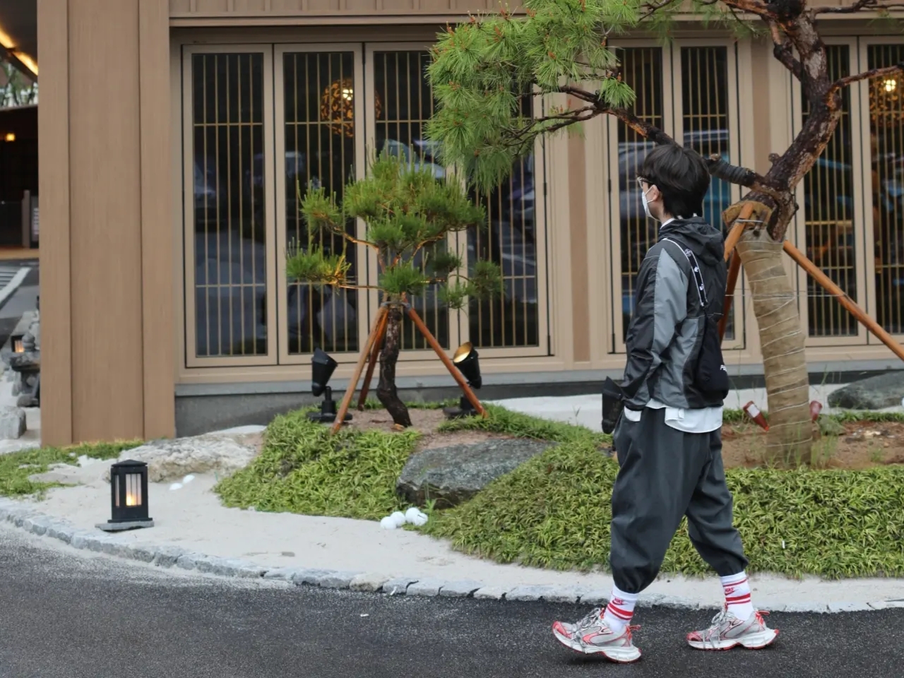 Sansan Gear Paneled Jacket Black - 23SS, Off-White x Amore Pacific Protection Box (Without Cosmetics) 착용 스타일 - 3