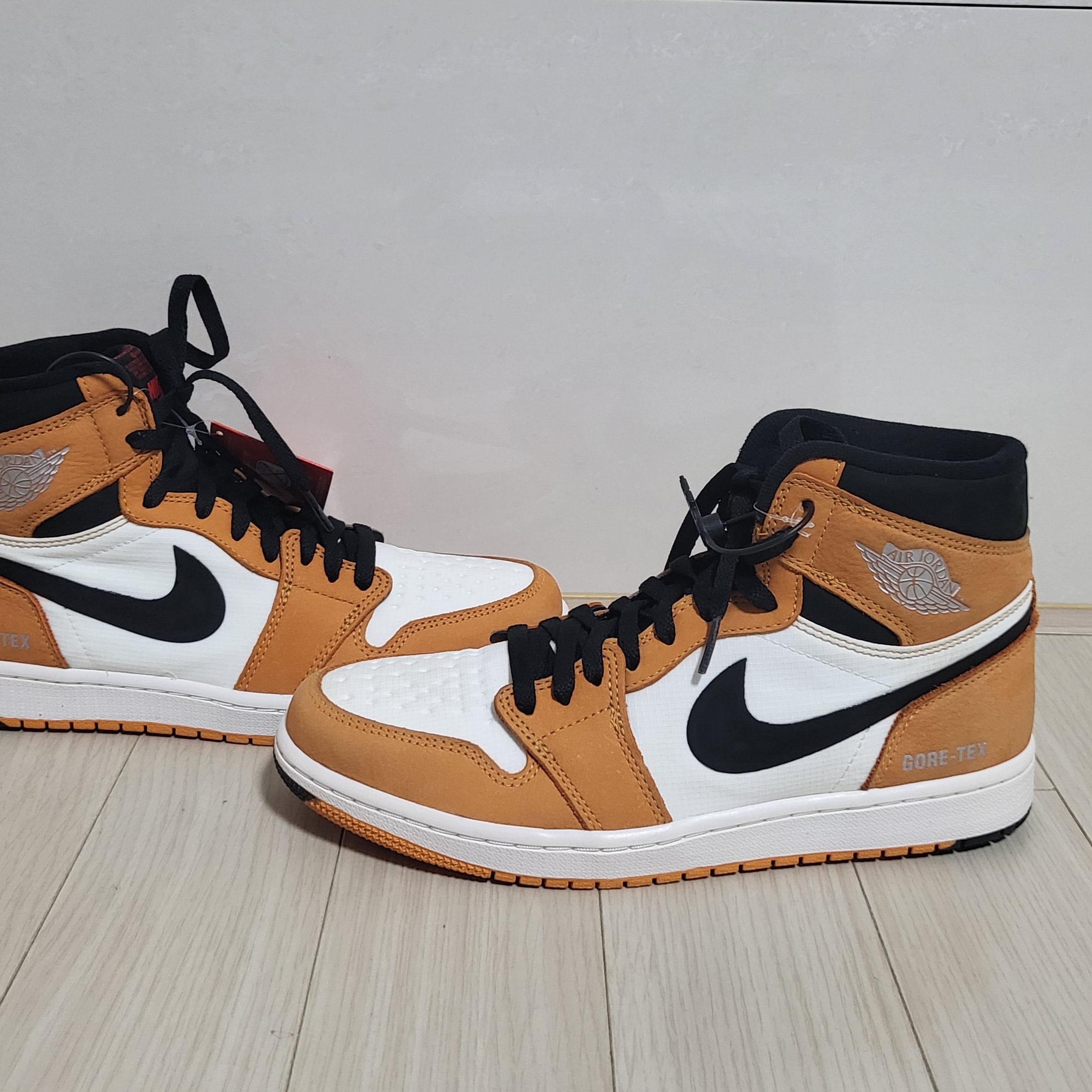 Jordan 1 Element Gore-Tex Light Curry 착용 스타일 - 2