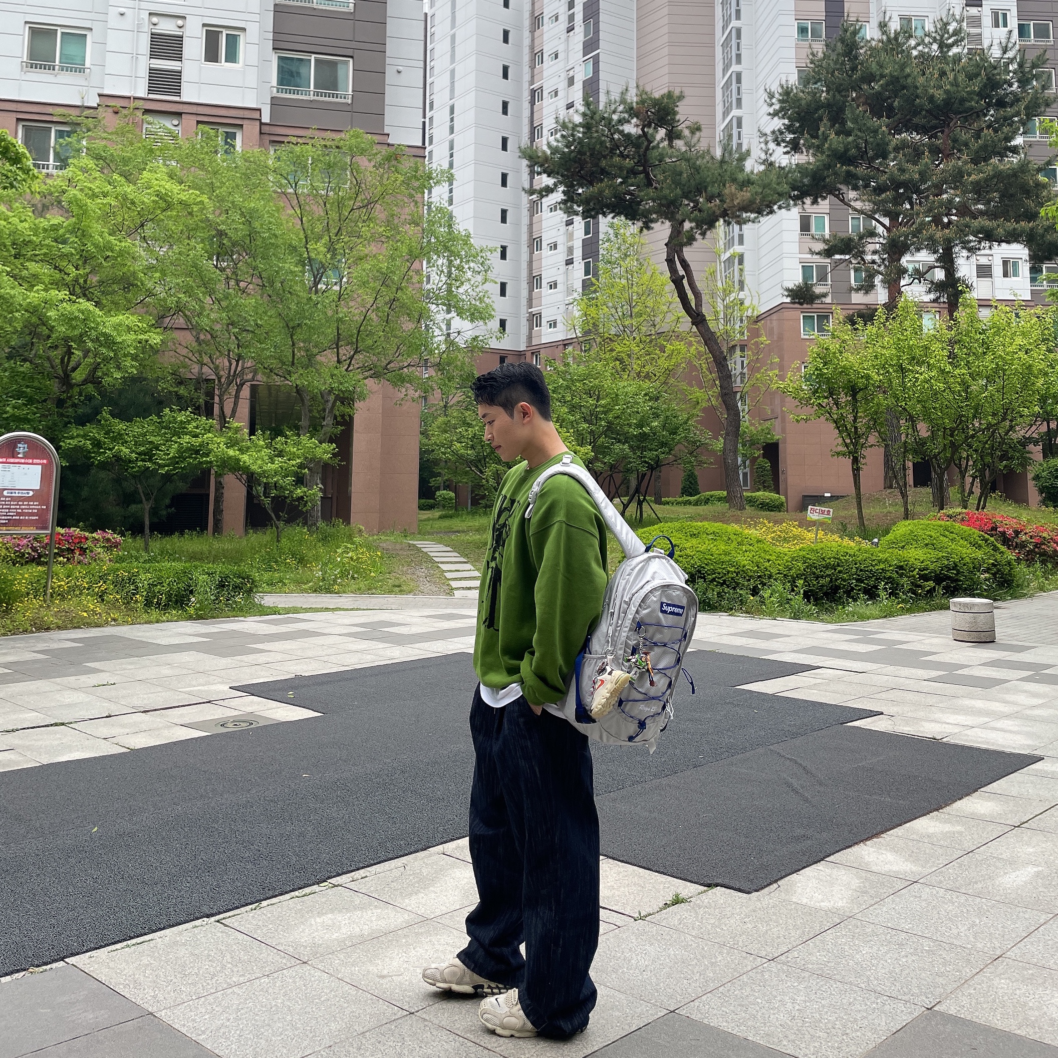 Nike x Stussy Air Zoom Spiridon Cage 2 Fossil, Supreme Backpack Silver - 22SS 착용 스타일