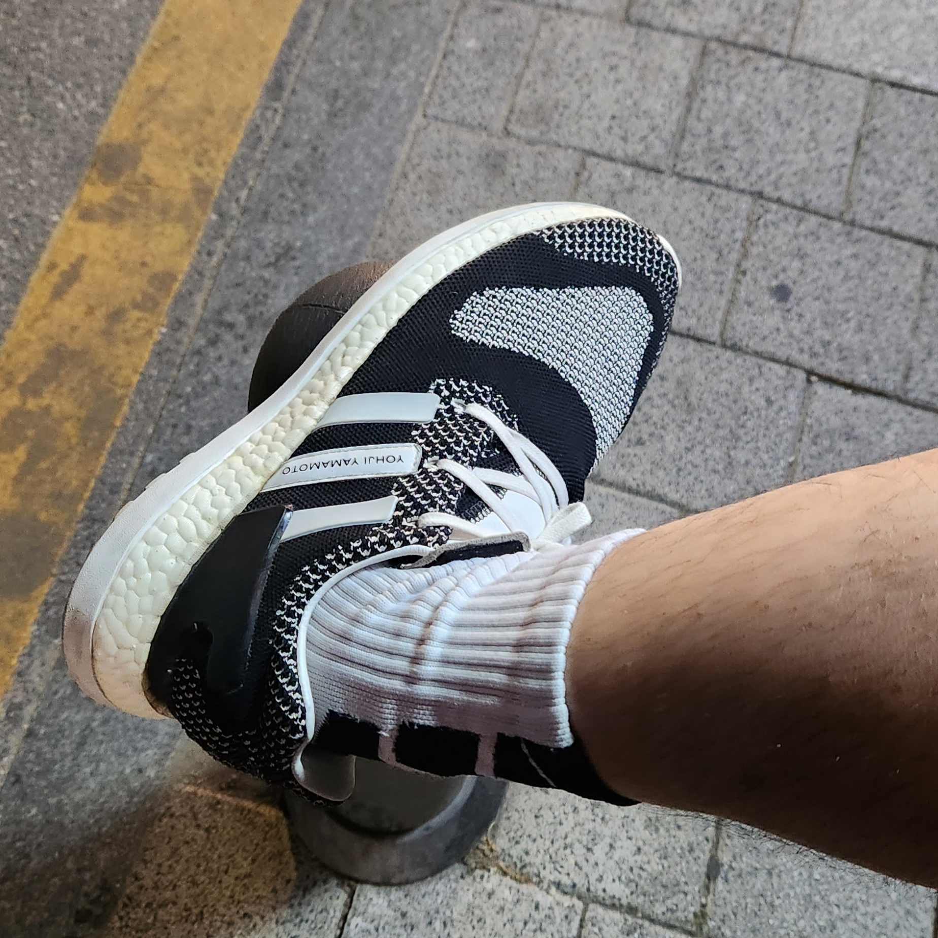 Y-3 퓨어부스트 ZG 니트 블랙 화이트, Y-3 퓨어부스트 화이트 블랙 착용 스타일 - 1