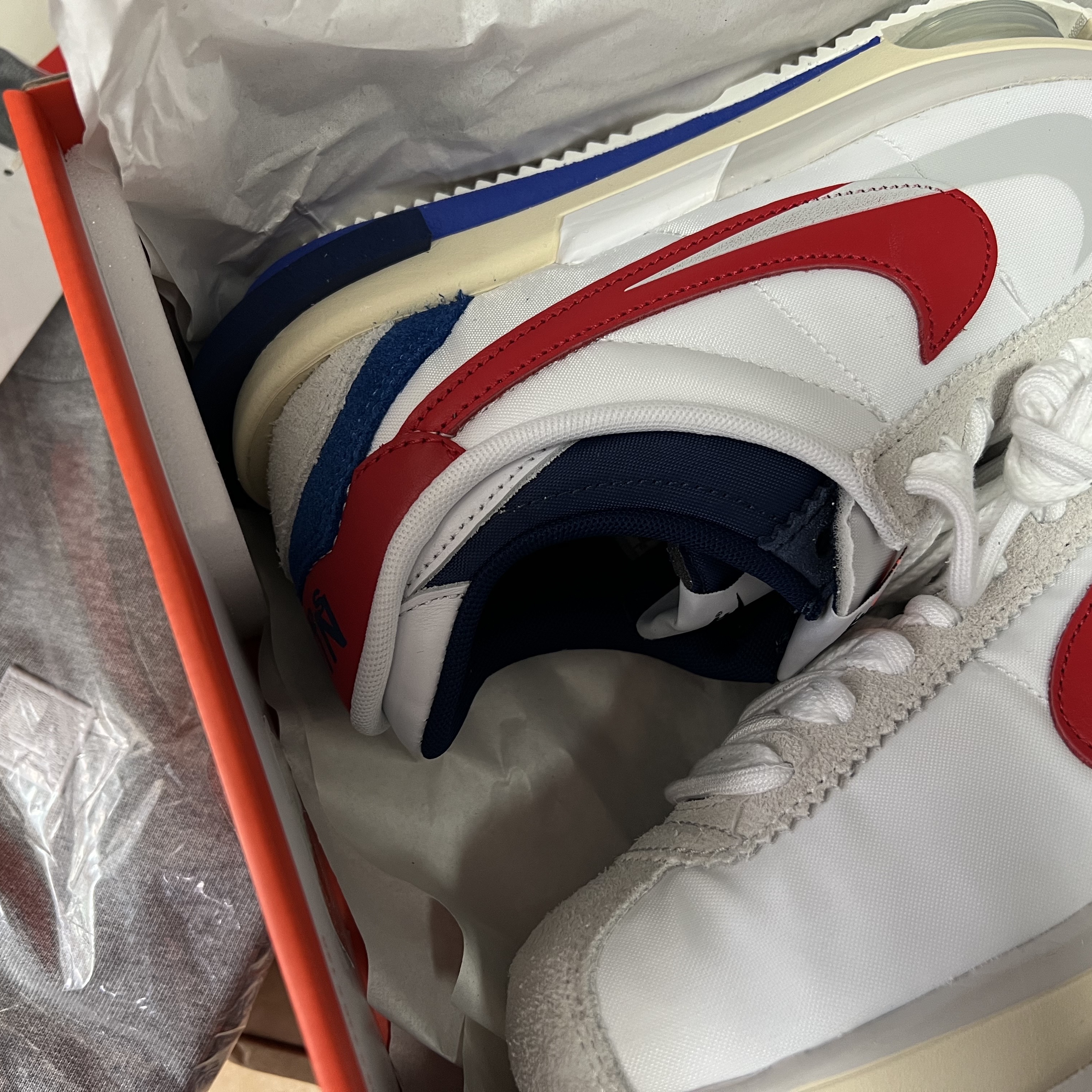 Nike x Sacai Zoom Cortez SP White and University Red, Nike x Sacai Zoom Cortez SP Iron Grey 착용 스타일 - 1