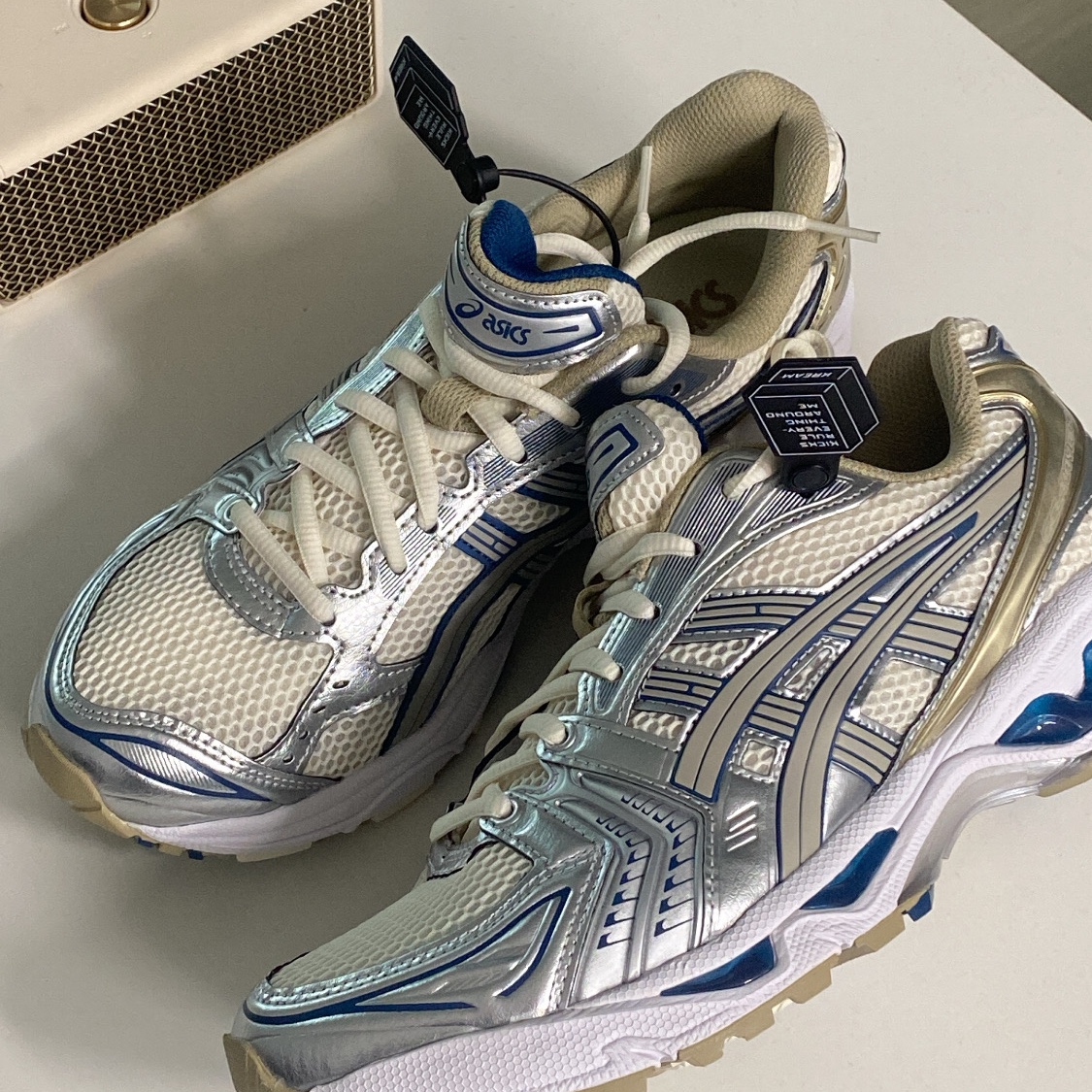 Asics Gel-Kayano 14 Cream Pure Silver 착용 스타일