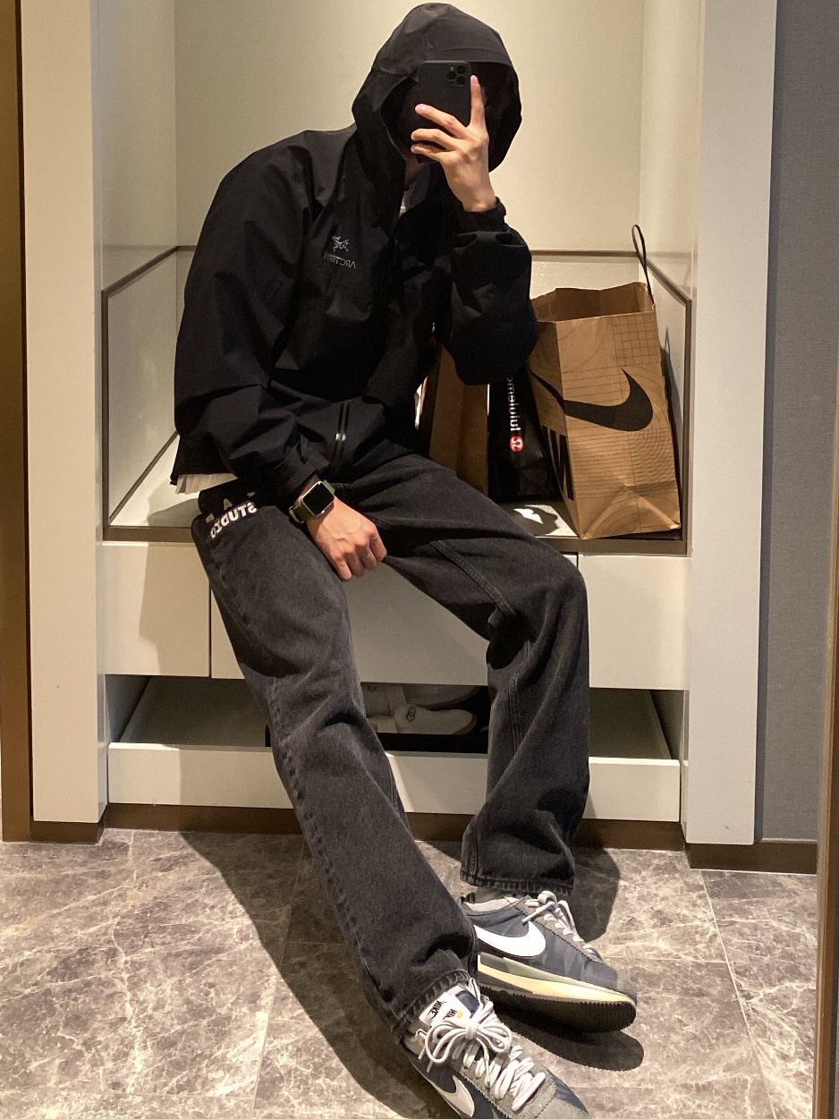 Arc'teryx Beta Jacket Black, IAB Studio x Lee Denim Jeans Black 착용 스타일