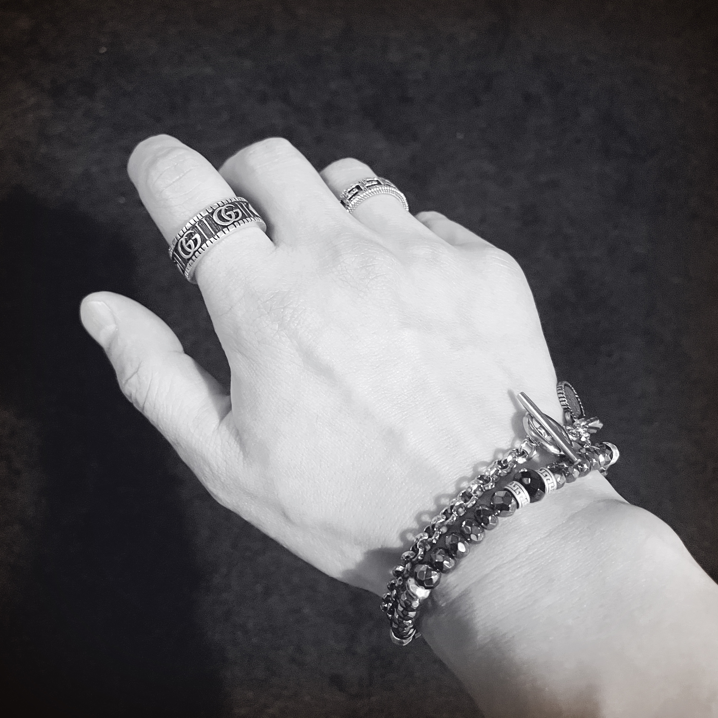 Gucci Ring with Double G Silver, Gucci Double G Mother of Pearl Ring Silver 착용 스타일