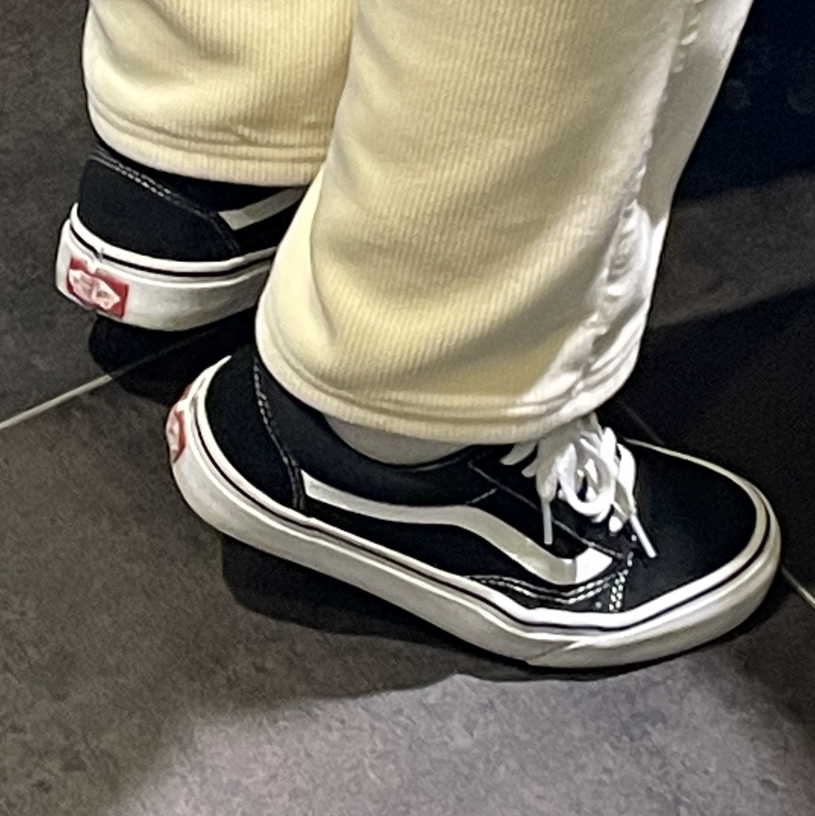 Vans ComfyCush Old Skool Black True white 착용 스타일