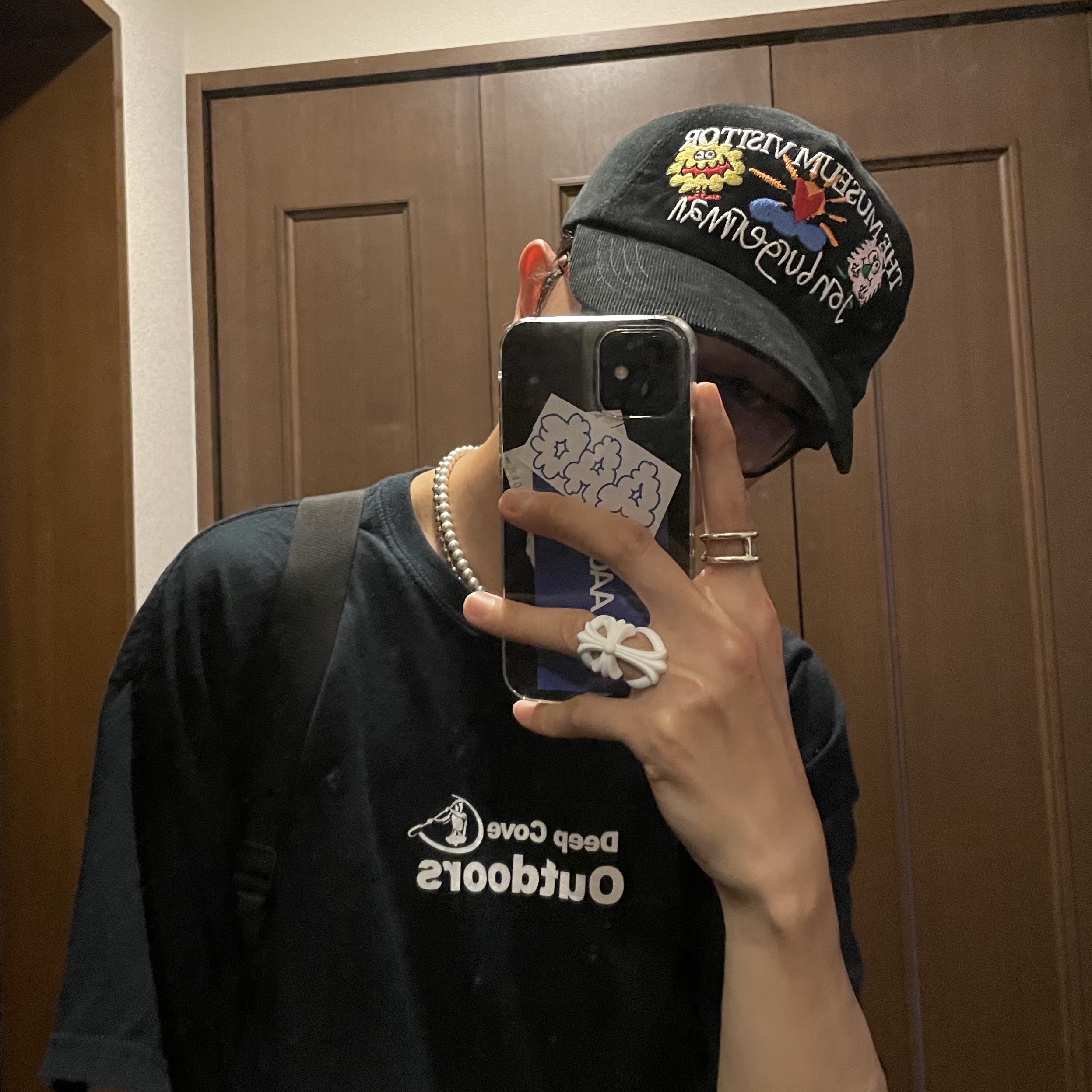 The Museum Visitor x Jon Burgerman Pinky Winky & Charlie Ball Cap Black, Numbering Pearl Toggle Necklace 6mm White 착용 스타일 - 1