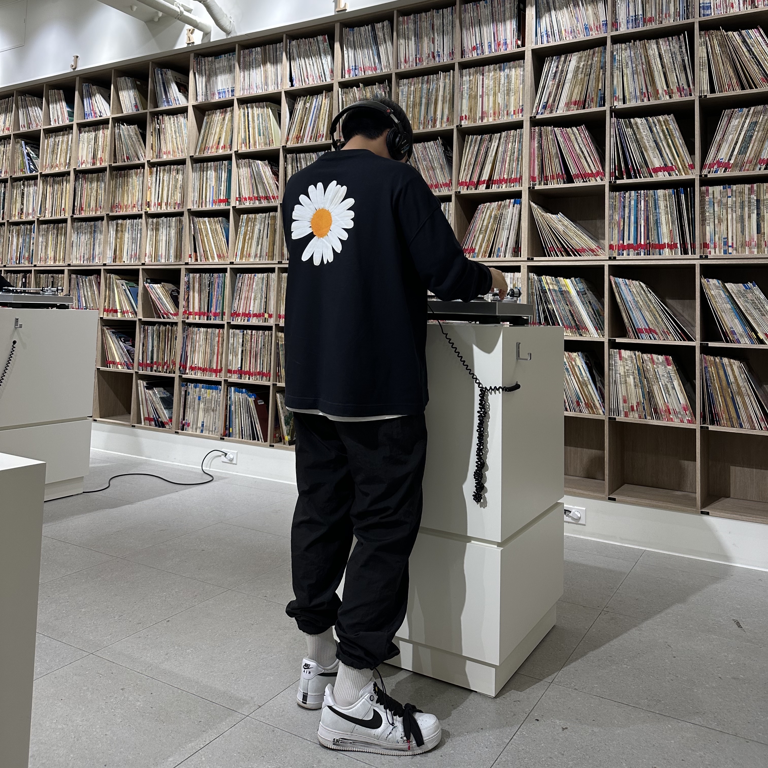 Nike x Peaceminusone LS T-Shirt Black (DR0098-010), Nike x Peaceminusone Air Force 1 Low Para-Noise 2.0 착용 스타일