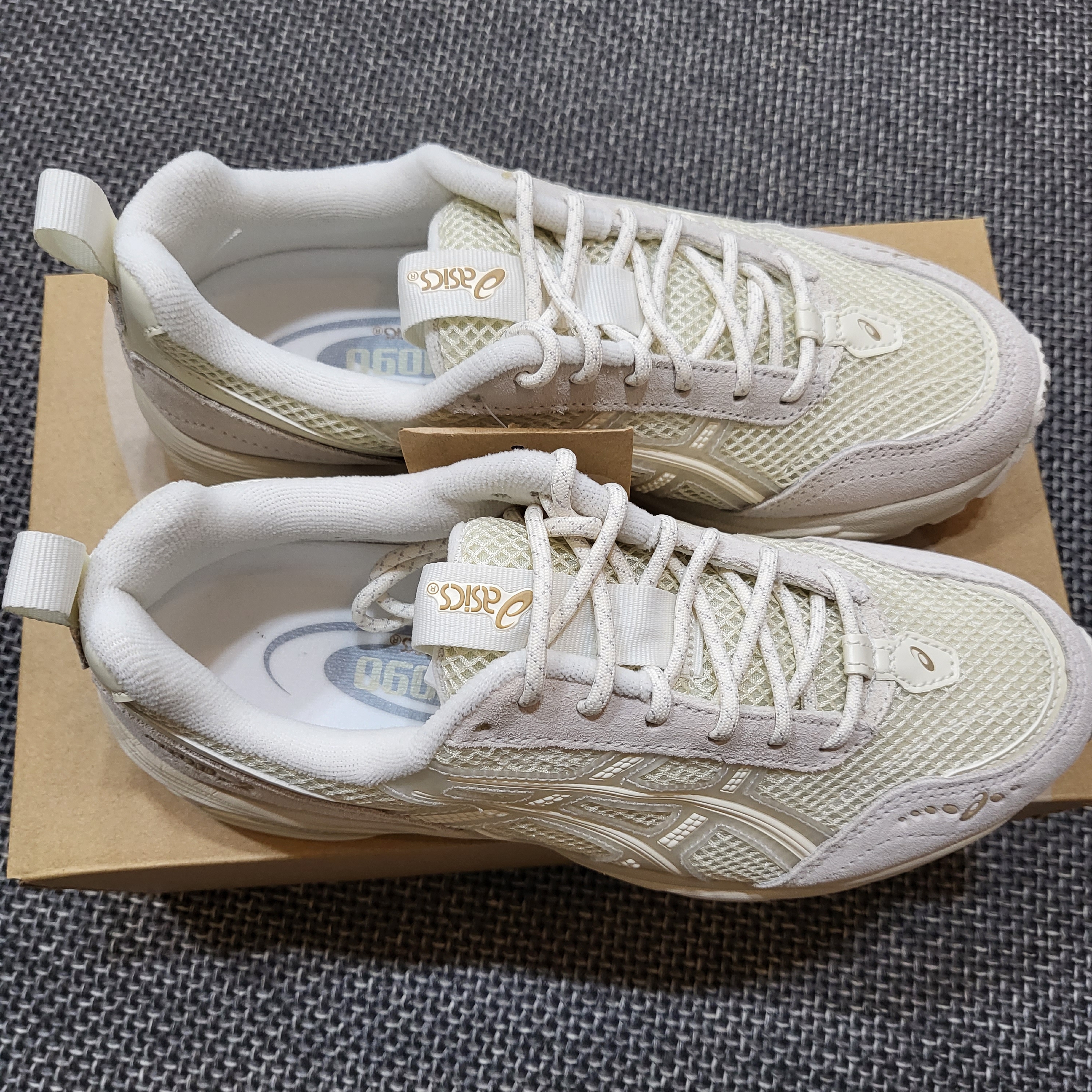 Asics Gel-1090 V2 Cream 착용 스타일 - 1