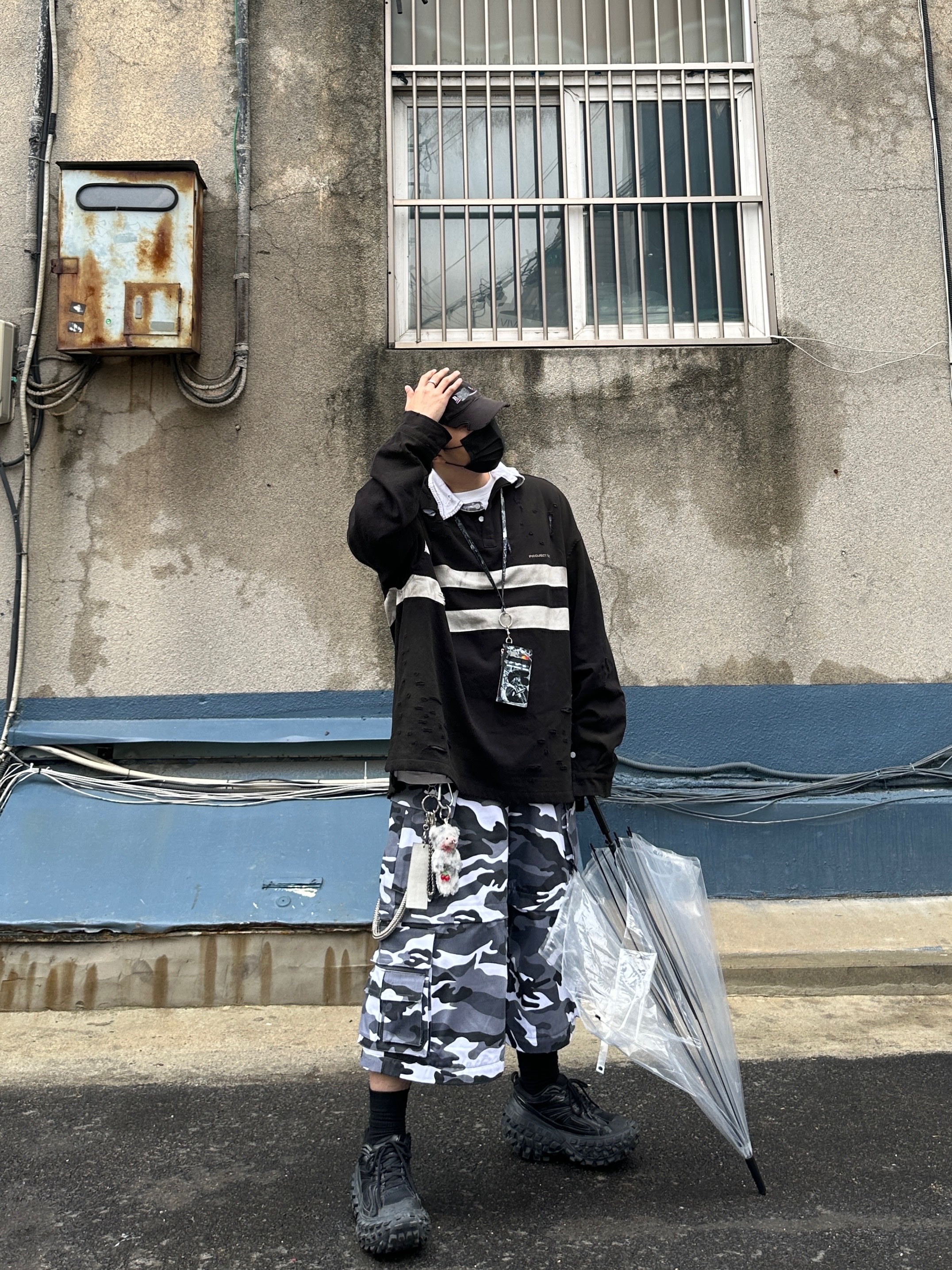 Balenciaga Defender Sneakers Black, Project G/R Oversized Convertible Cargo Pants City Camo 착용 스타일 - 2