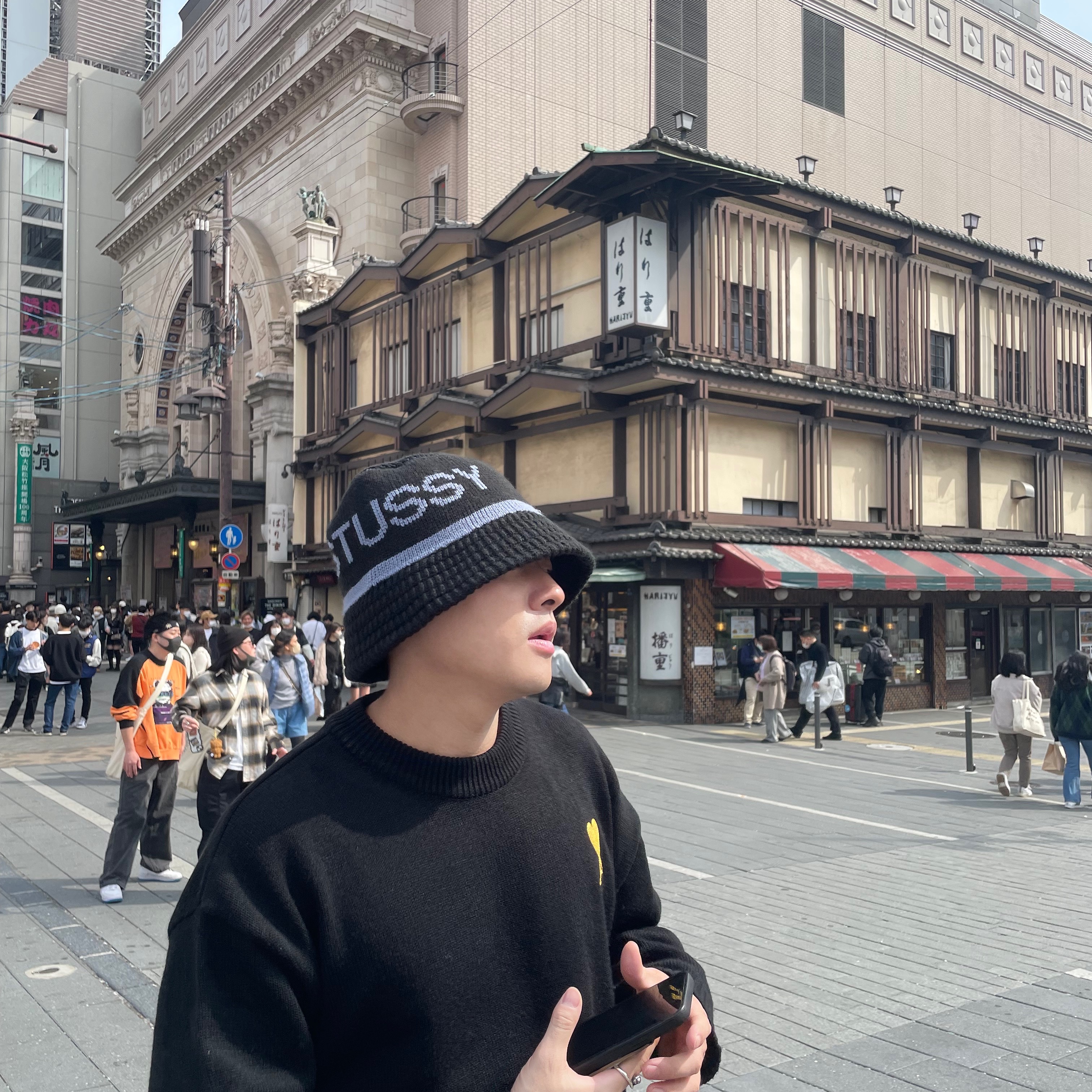 Stussy Jacquard Knit Bucket Hat Black, (W) Jordan 1 Low White Wolf Grey 착용 스타일 - 1