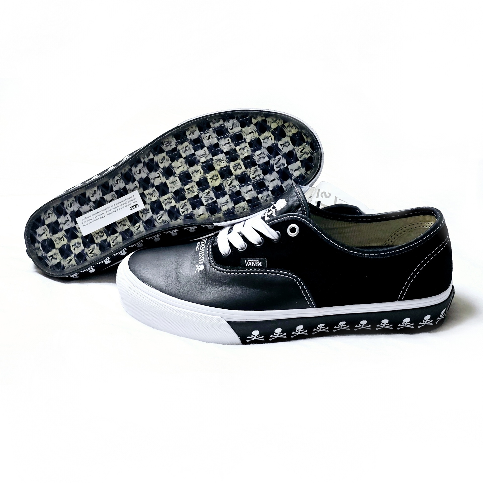 Vans Vault x Mastermind World Authentic LX Black 착용 스타일 - 5