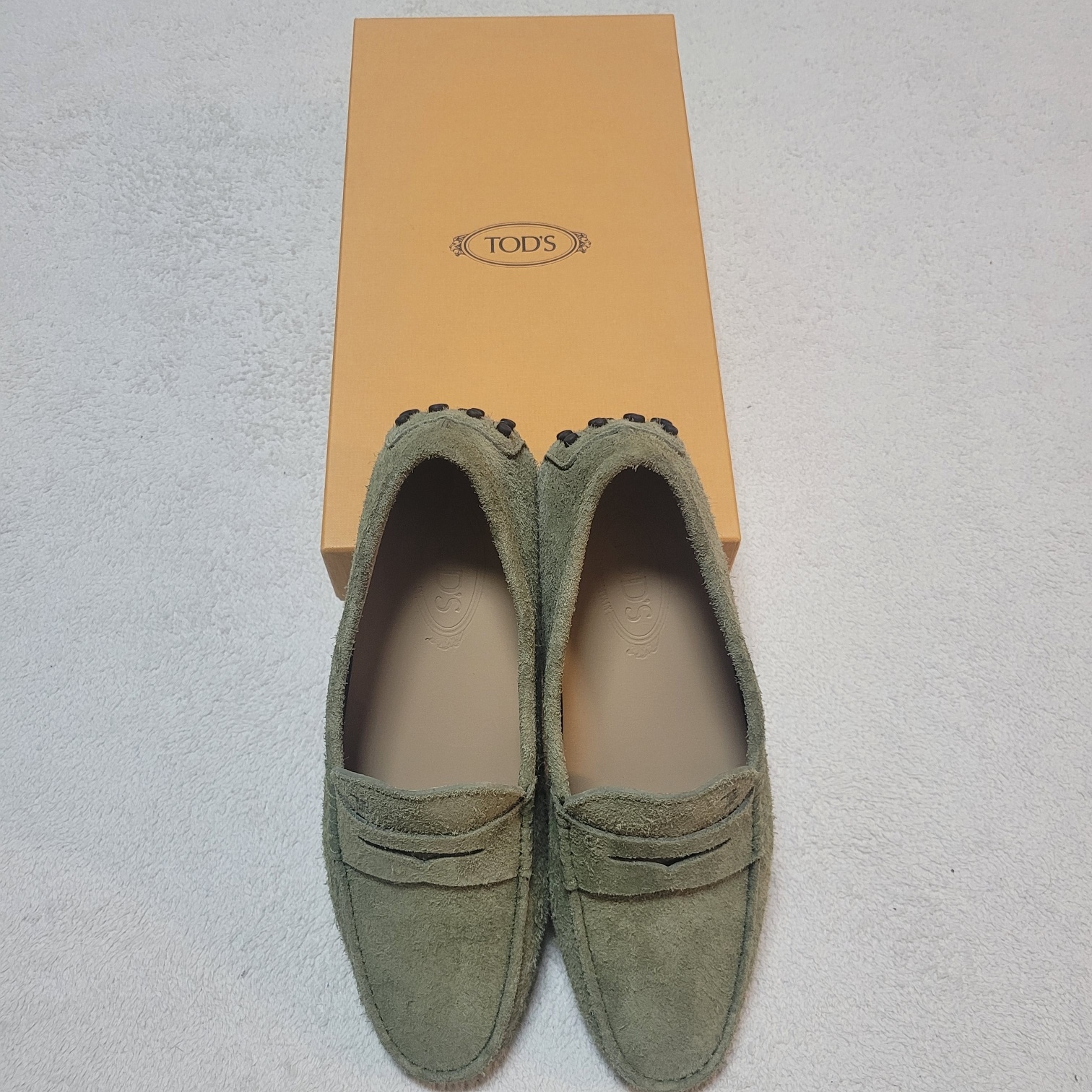 Tod's City Gommino Suede Driving Shoes Green 착용 스타일