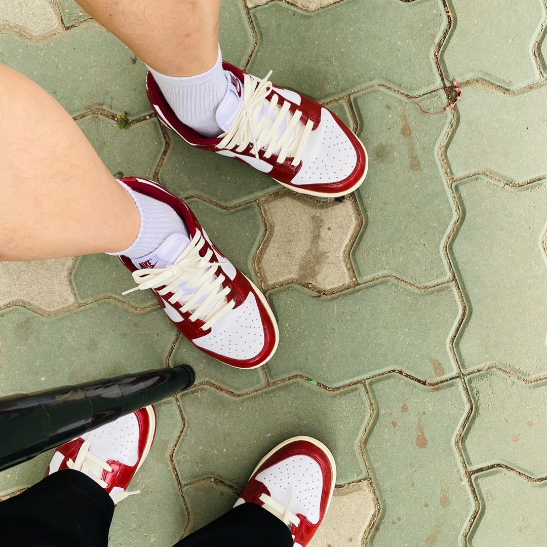 (W) Nike Dunk Low Retro PRM Team Red and White 착용 스타일 - 2