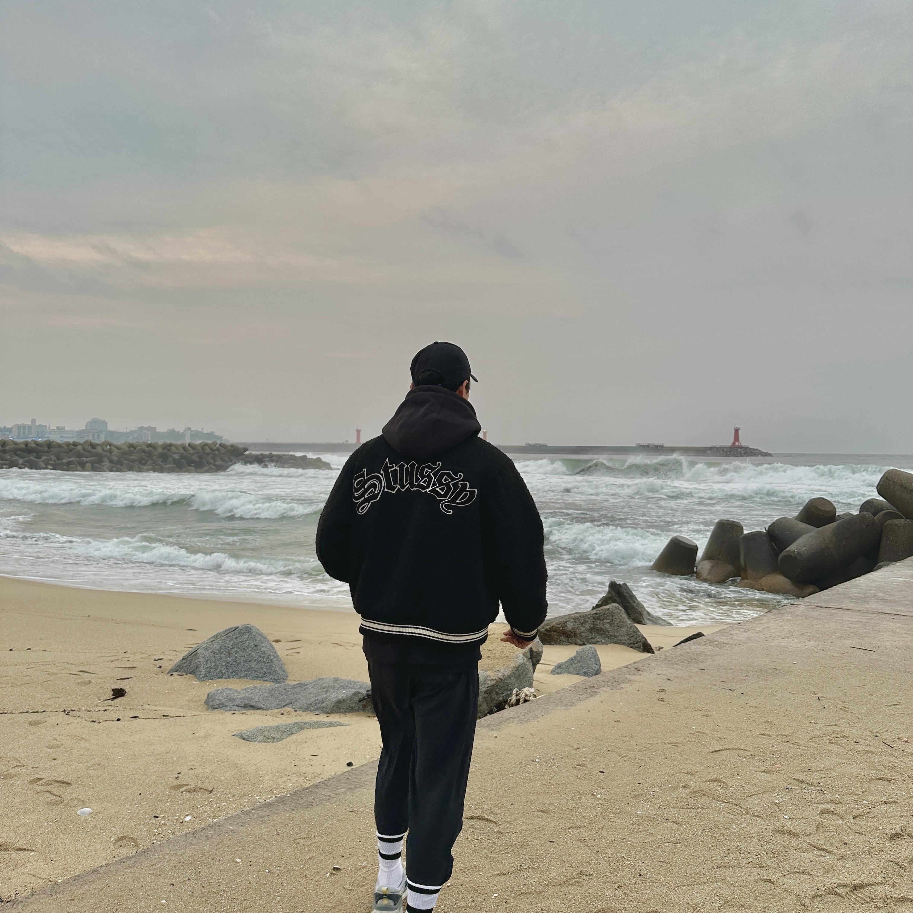Stussy Casentino Wool Varsity Jacket Black 착용 스타일