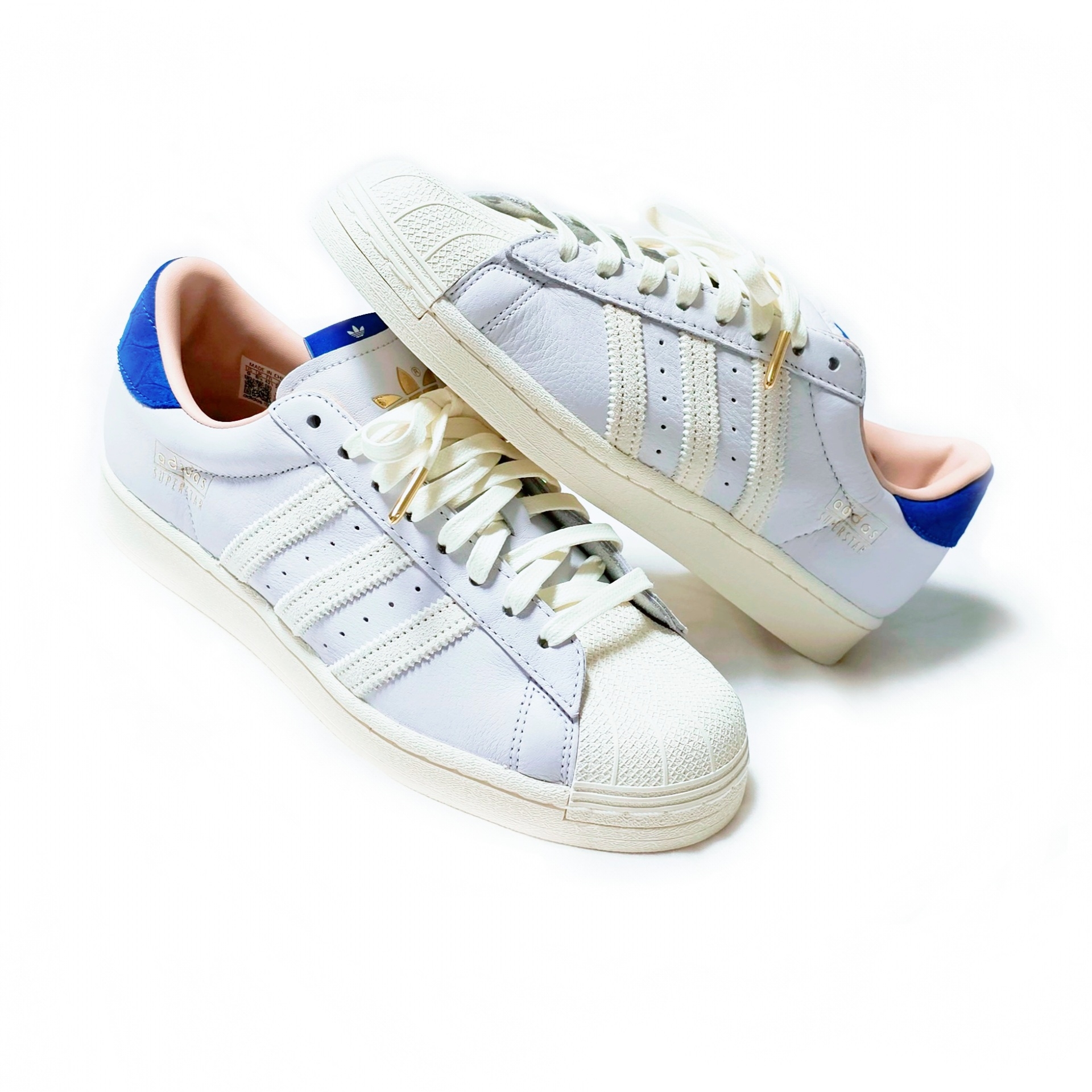 Adidas Superstar Off White Blue 착용 스타일 - 1