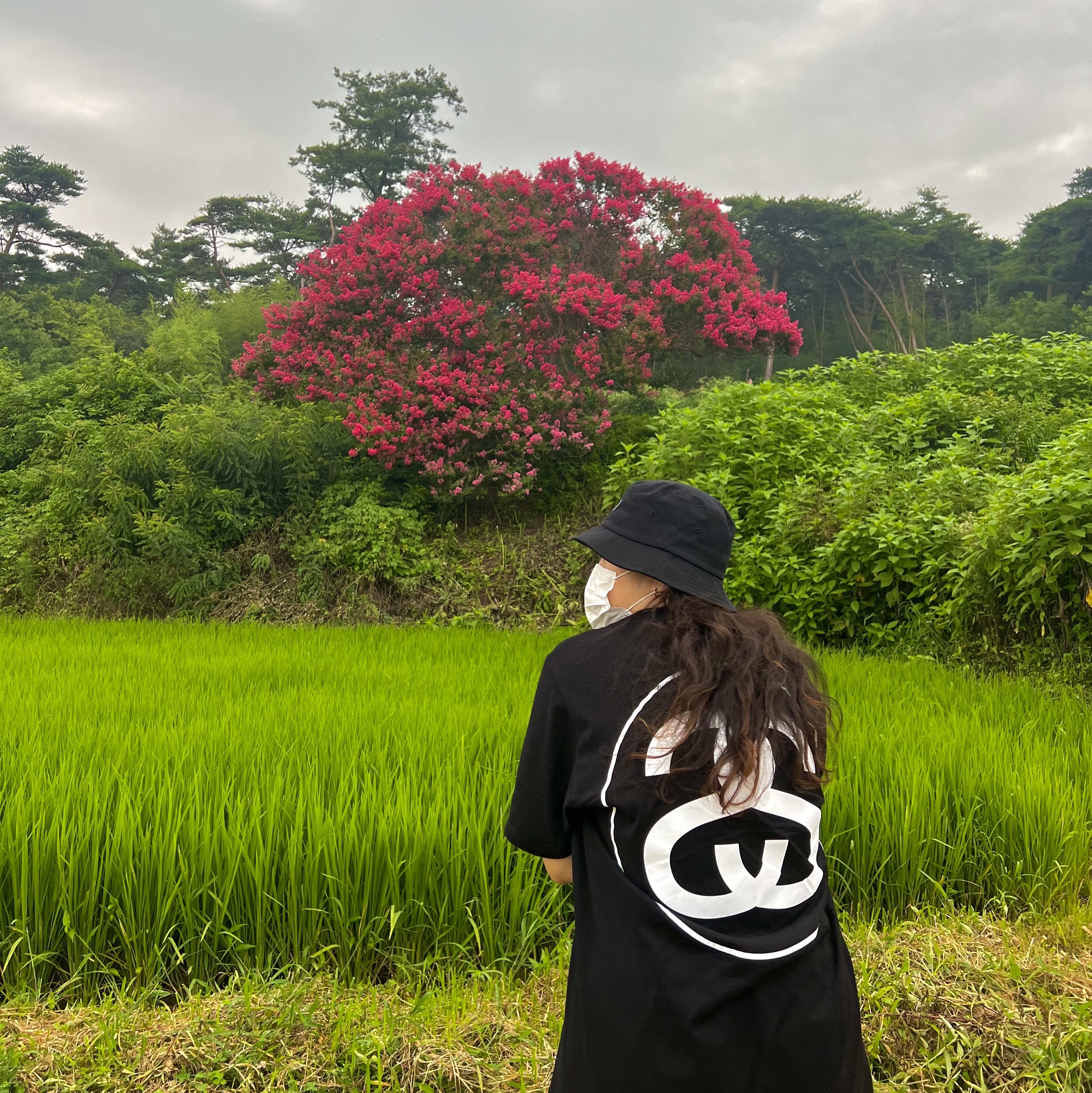Stussy Stock Bucket Hat Black, Stussy Big Link T-Shirt Black 착용 스타일