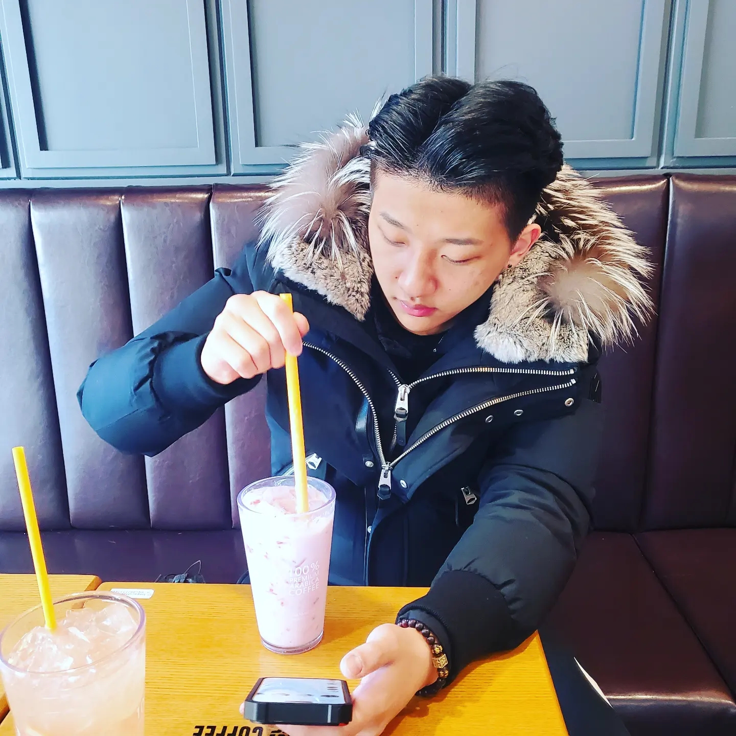 맥카지 딕슨 투인원 노르딕 테크 다운 봄버 실버 폭스 퍼 블랙 실버 착용 스타일 - 2