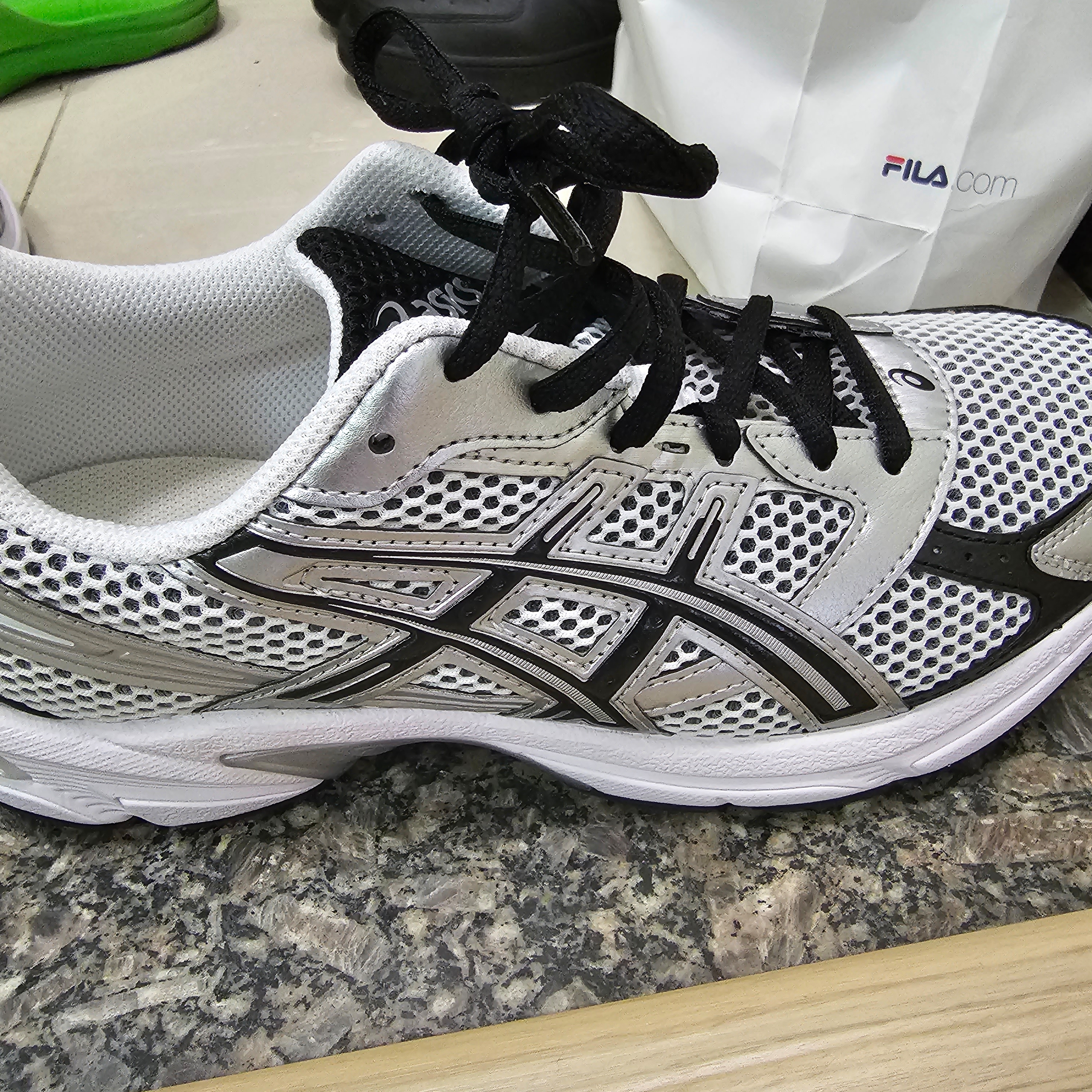 Asics Gel-1130 White Black 착용 스타일 - 3