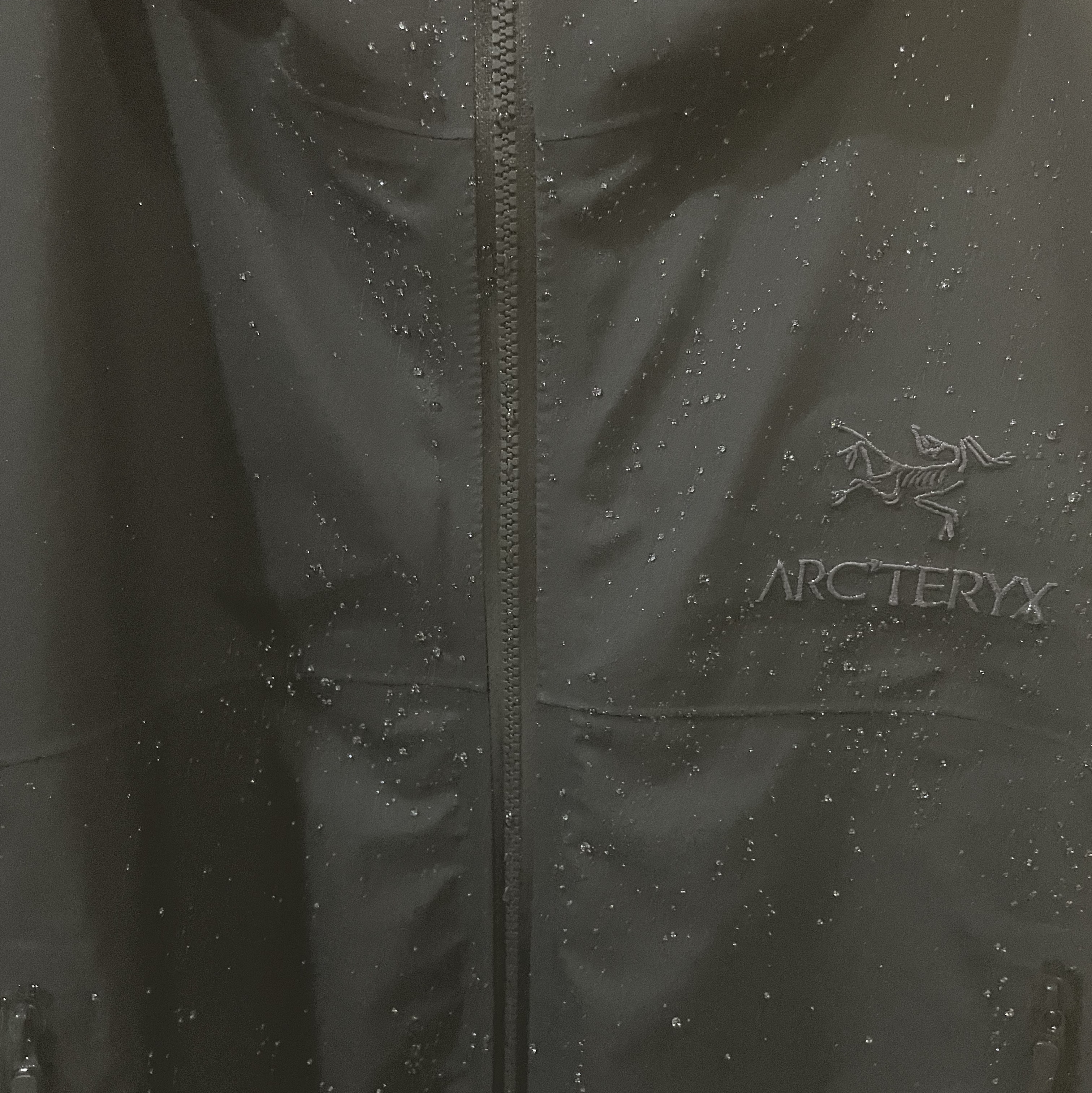 Arc'teryx Beta Jacket Black 착용 스타일