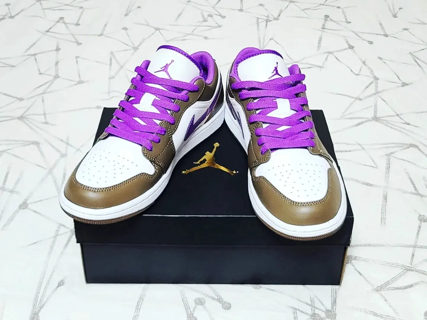 Jordan 1 Low Palomino Wild Berry 착용 스타일 - 3