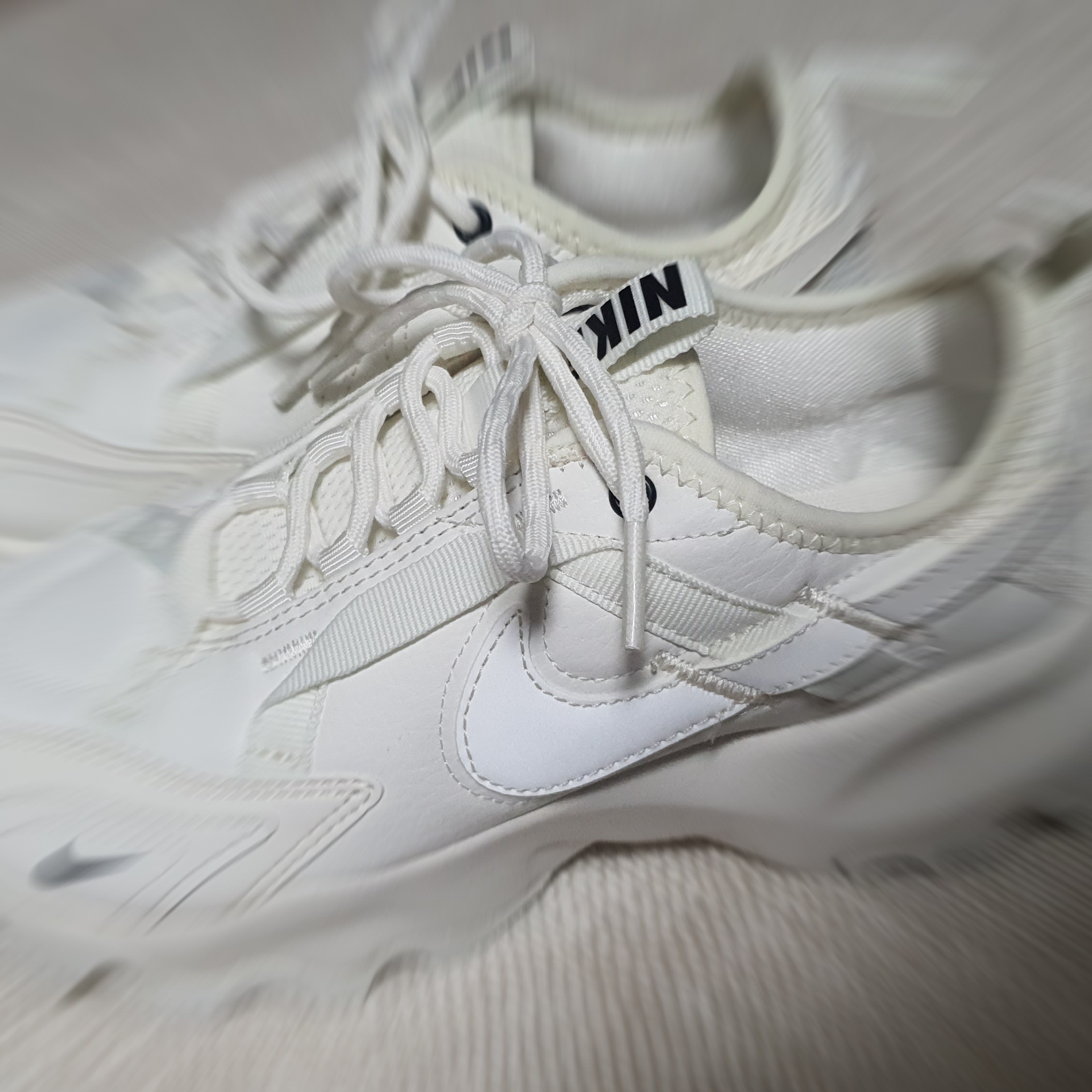 (W) Nike TC 7900 Summit White 착용 스타일 - 3