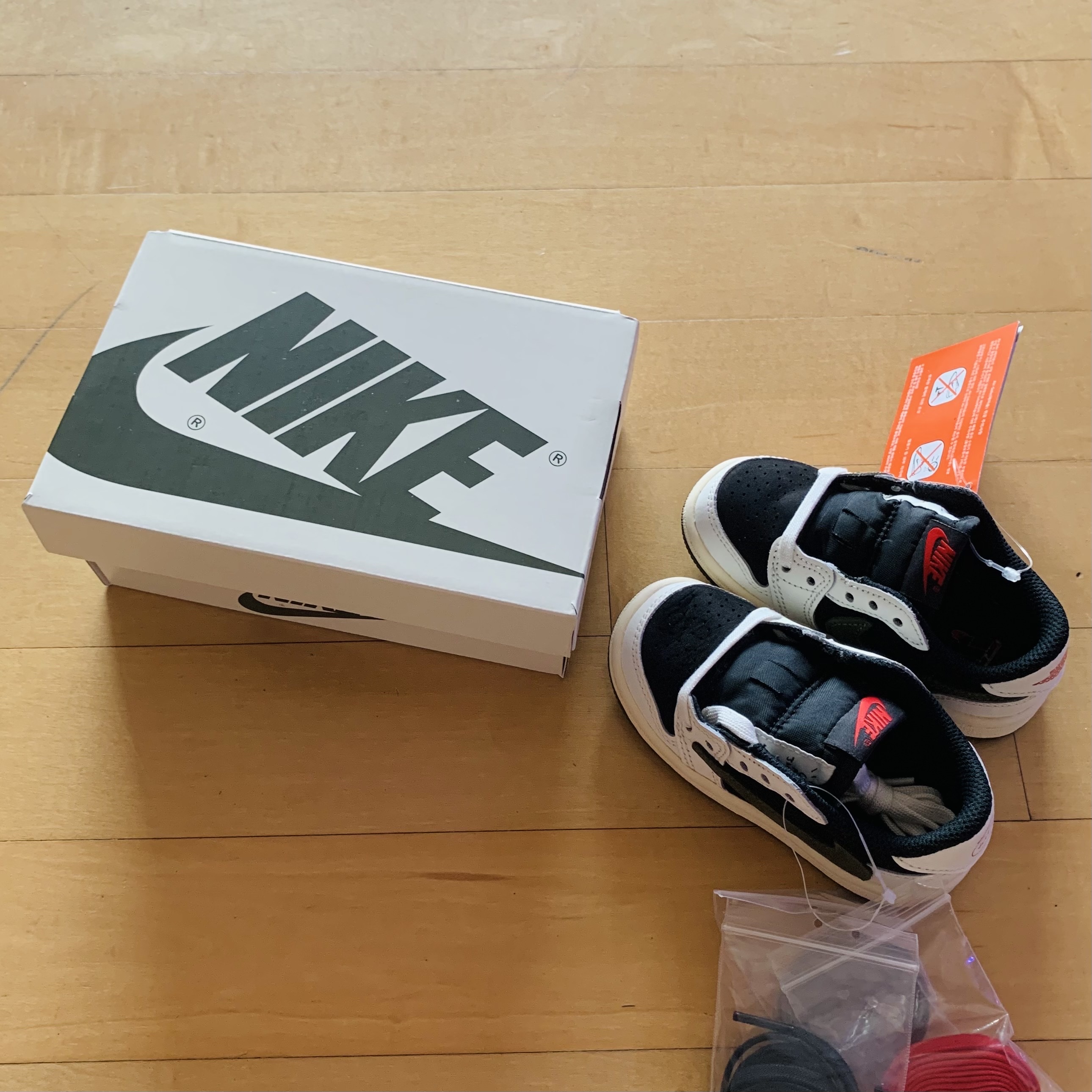 (TD) Jordan 1 x Travis Scott Retro Low OG SP Medium Olive 착용 스타일 - 2
