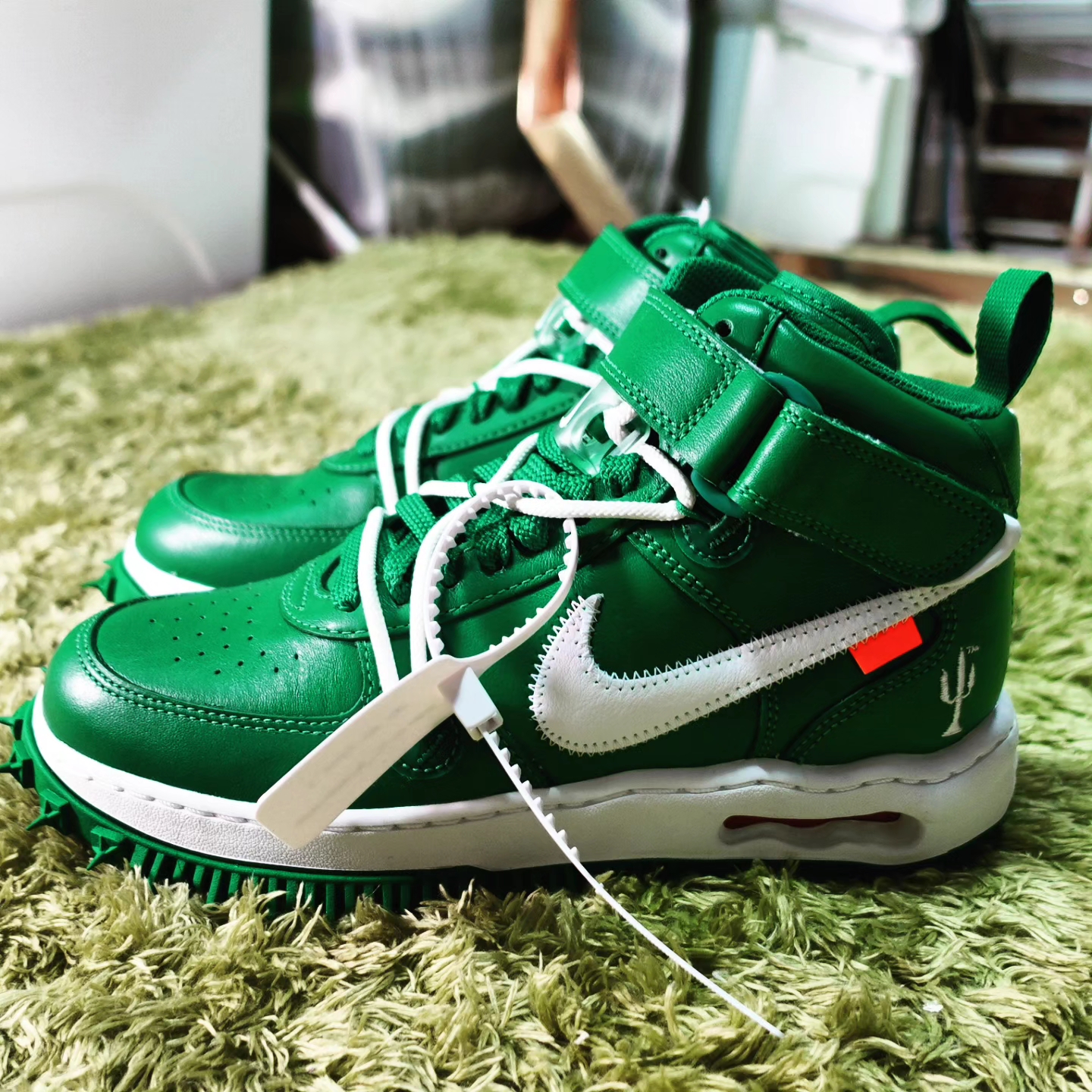 Nike x Off-White Air Force 1 Mid SP Leather Pine Green 착용 스타일 - 5