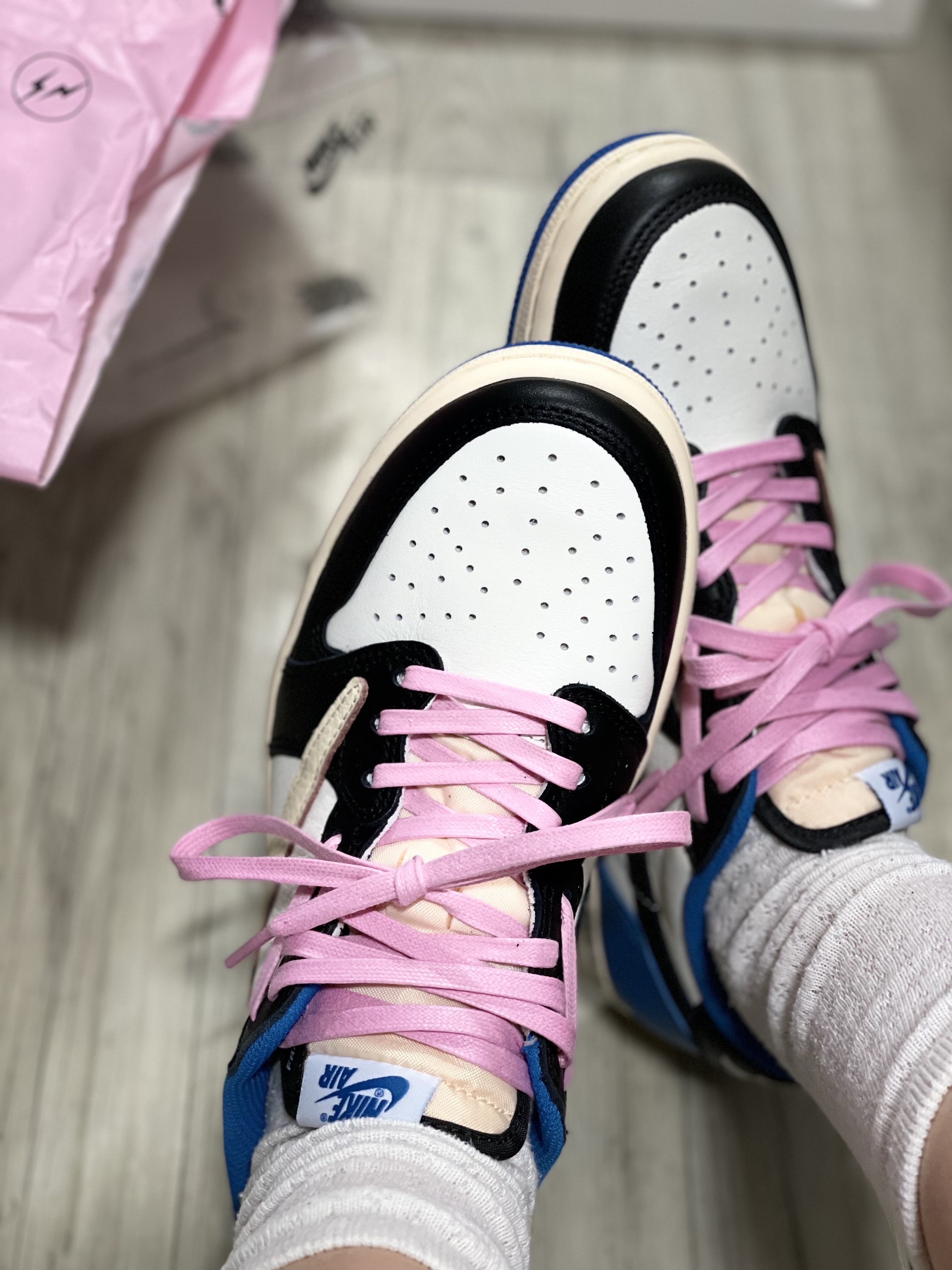 Jordan 1 x Travis Scott x Fragment Retro Low OG SP Military Blue 착용 스타일 - 1