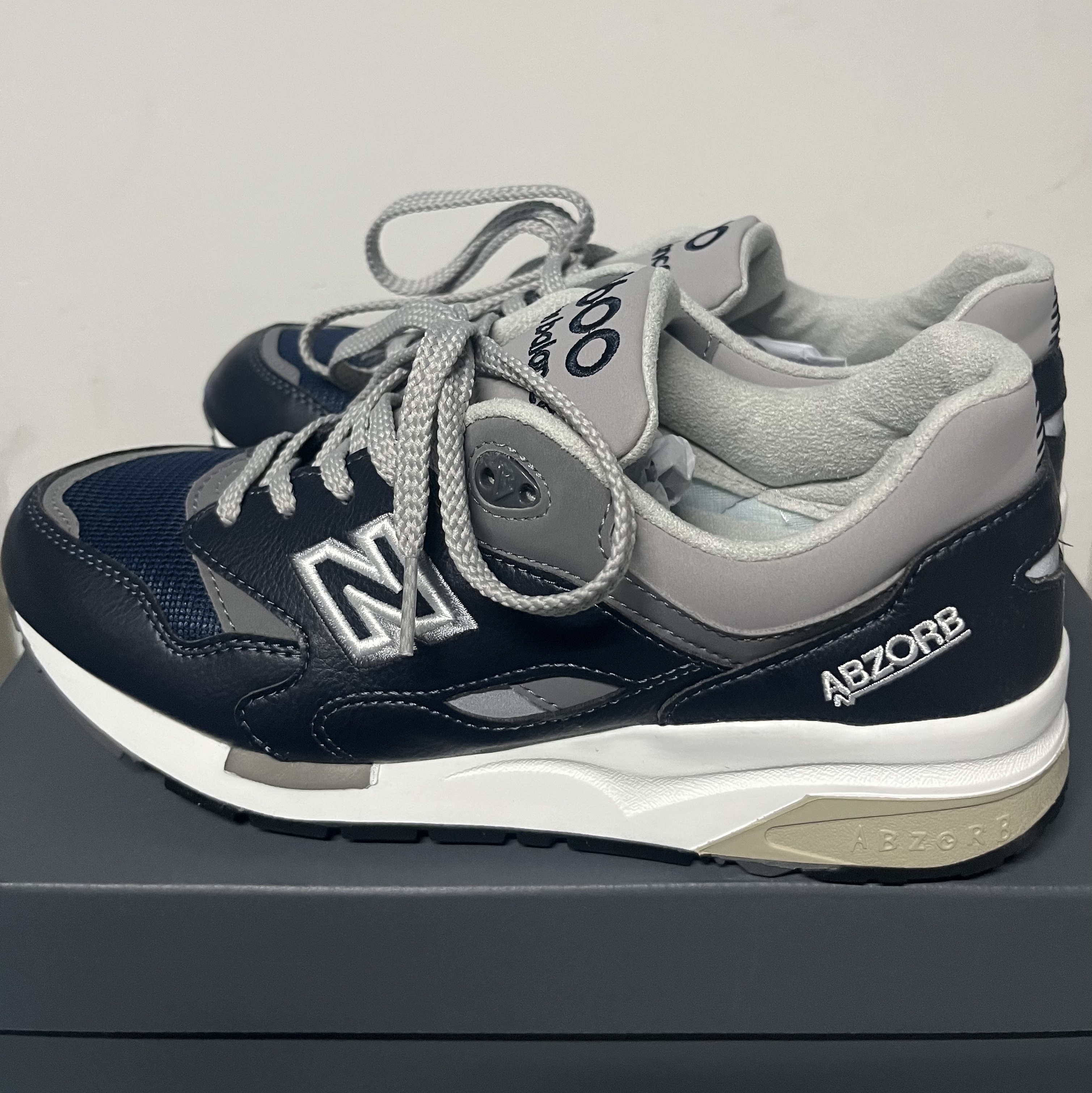 New Balance 1600 Legacy Navy 착용 스타일