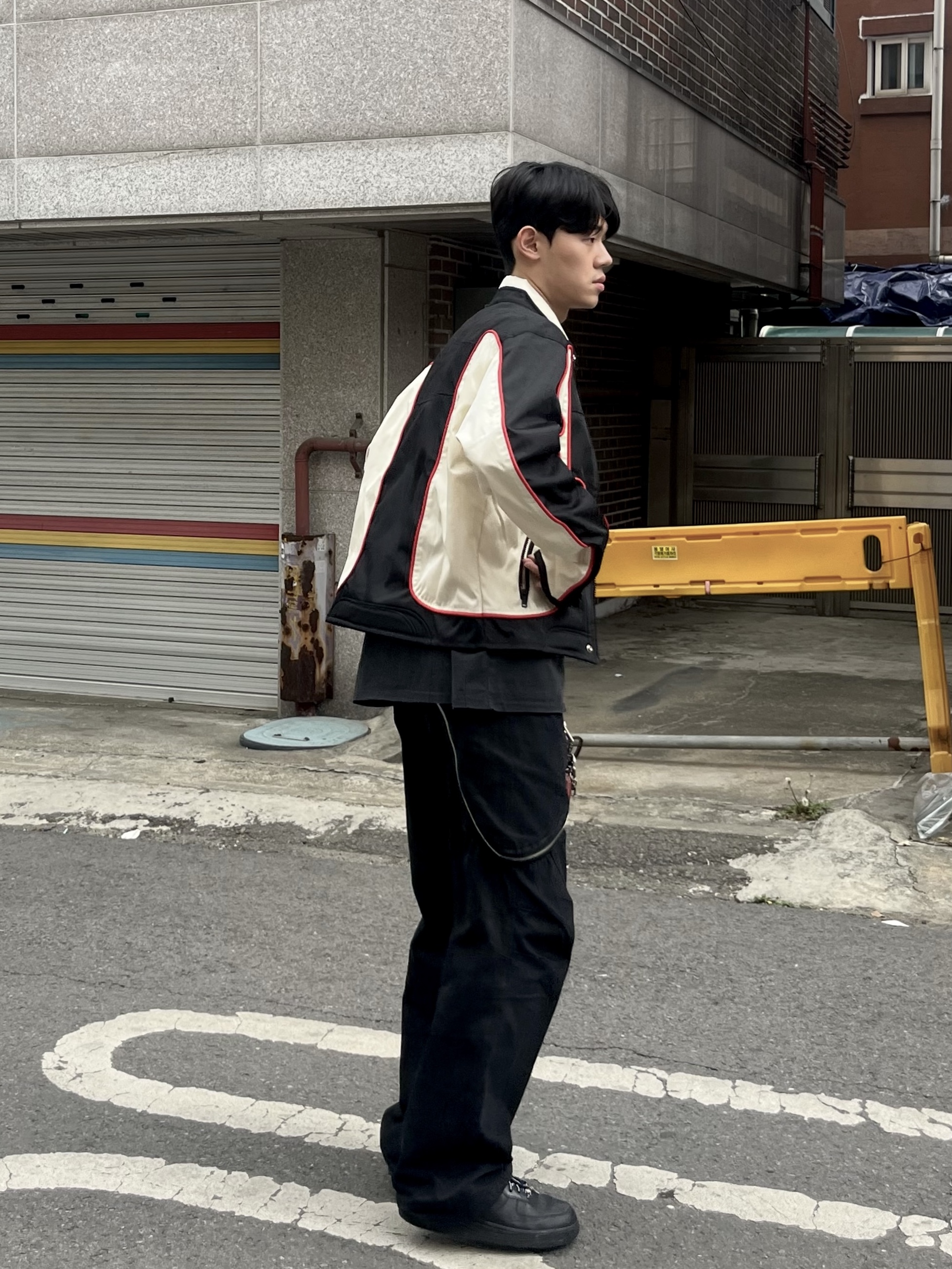 Diesel J-Blink Biker Jacket in Colour-Block Nylon Black White, Nike Air Force 1 '07 Low Triple Black 착용 스타일 - 2