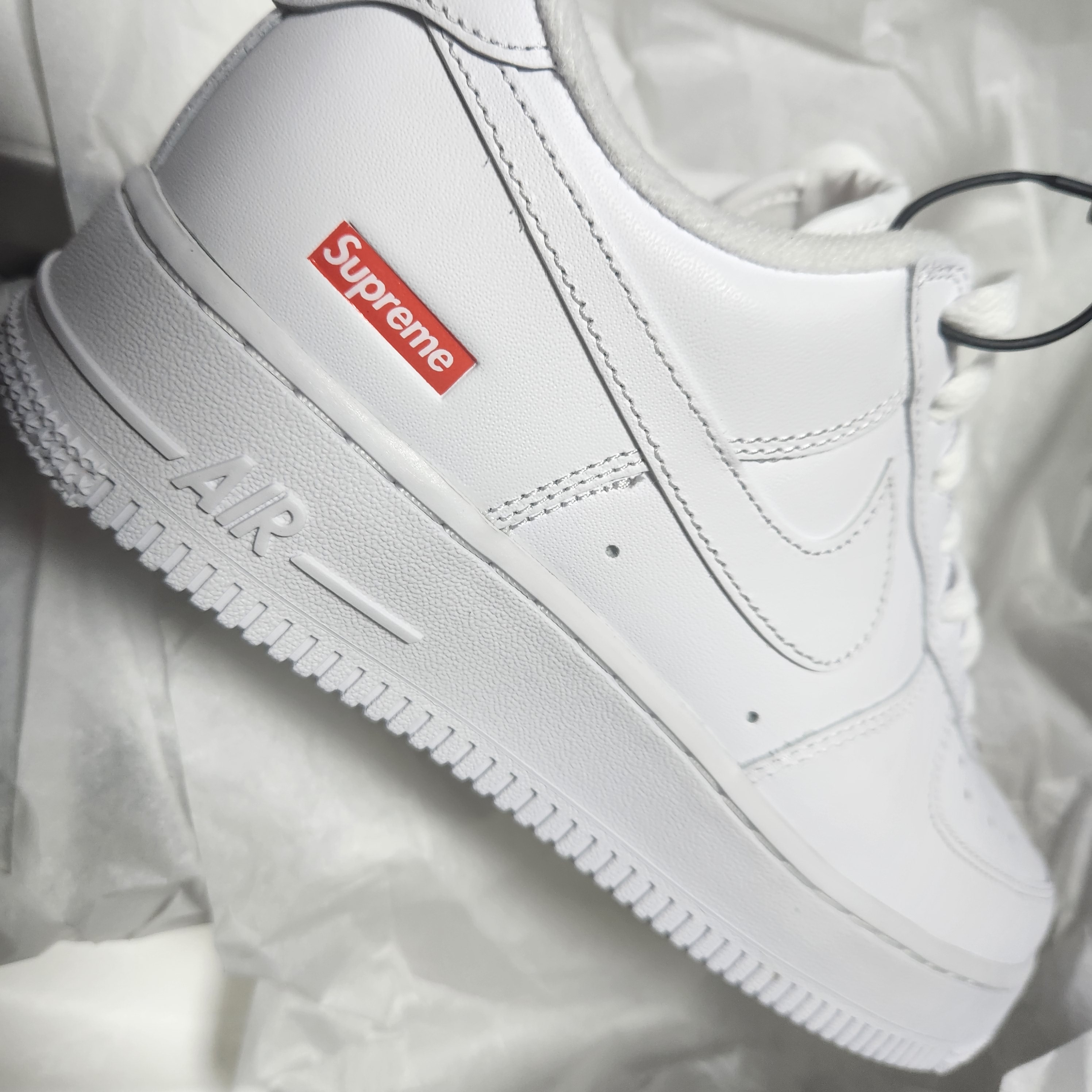 Nike x Supreme Air Force 1 Low White 착용 스타일