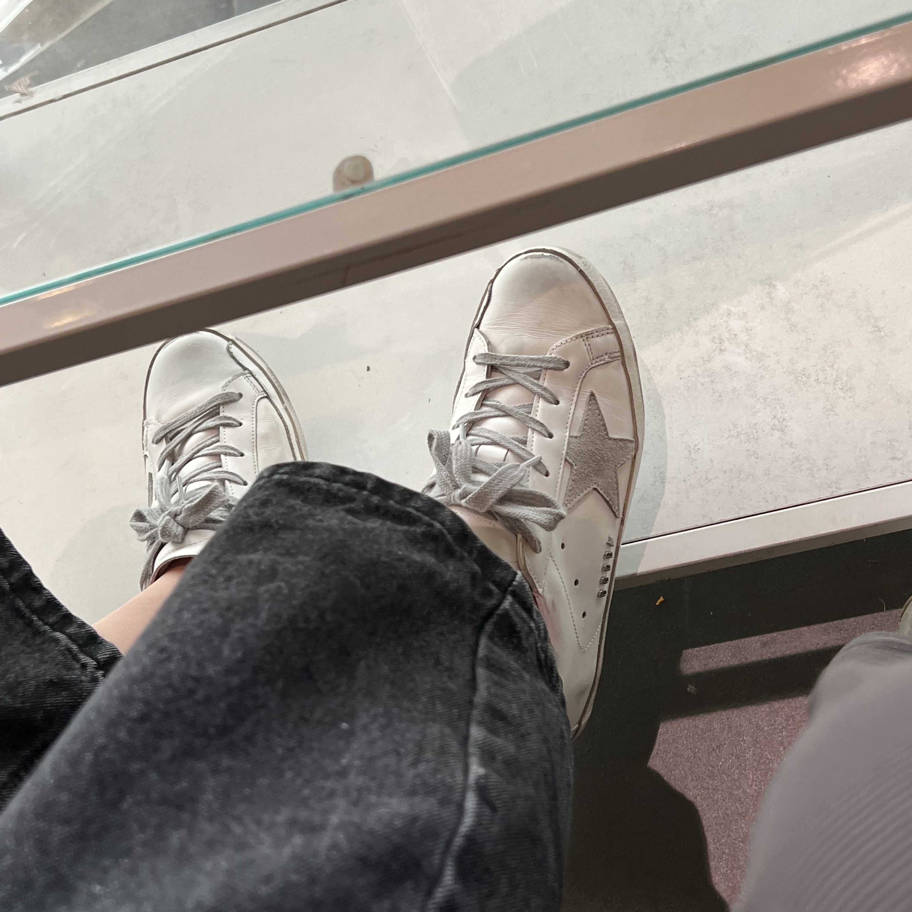 (W) Golden Goose Superstar White Silver Heel Tab Sneakers 착용 스타일 - 3
