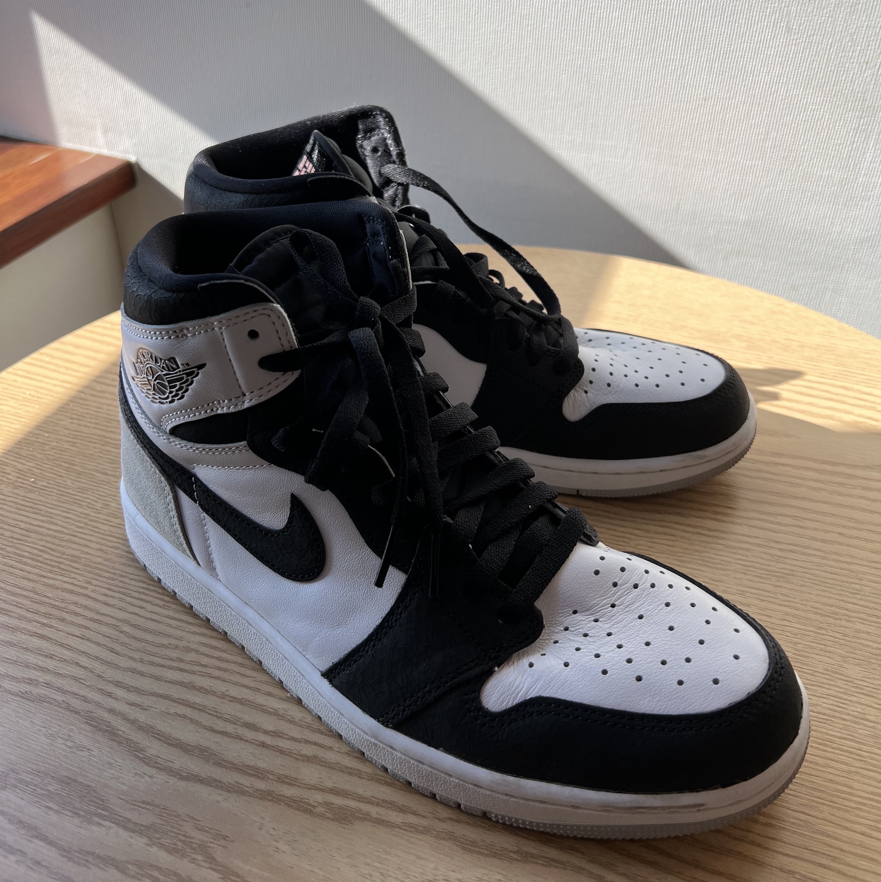 Jordan 1 Retro High OG Bleached Coral 착용 스타일