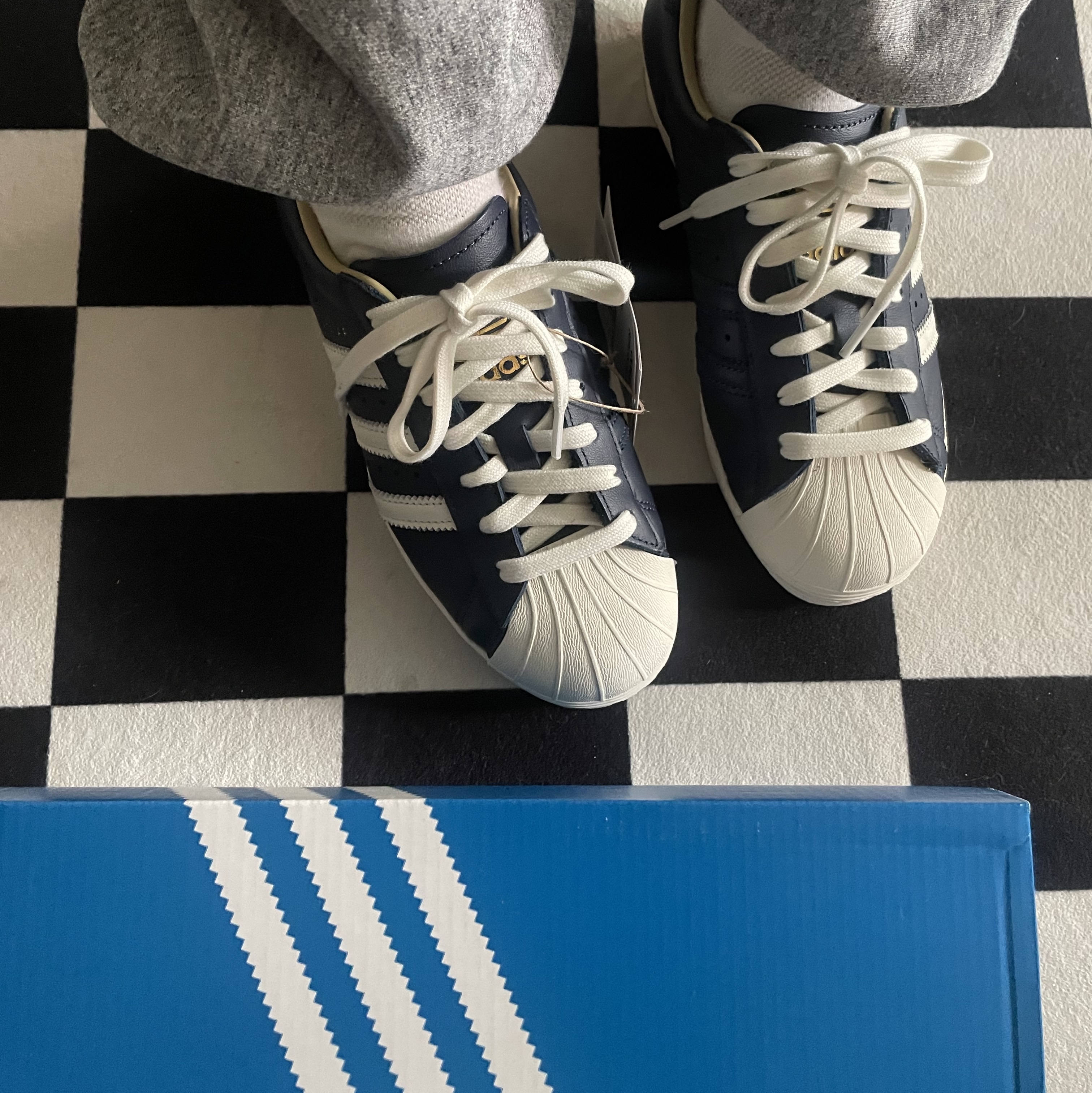 Adidas Superstar 80s Tany Night Indigo Off White 착용 스타일