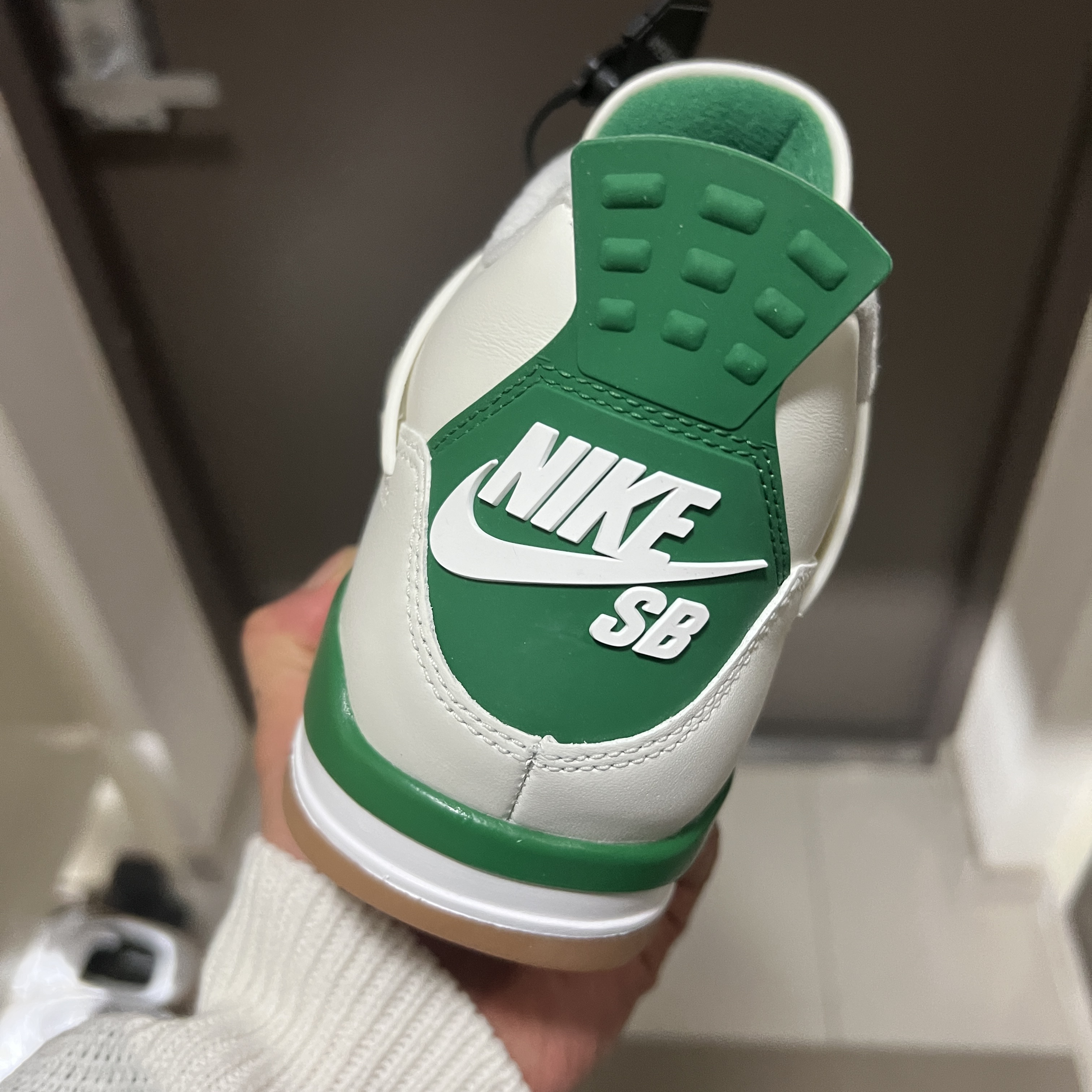 Jordan 4 x Nike SB Retro SP Pine Green 착용 스타일