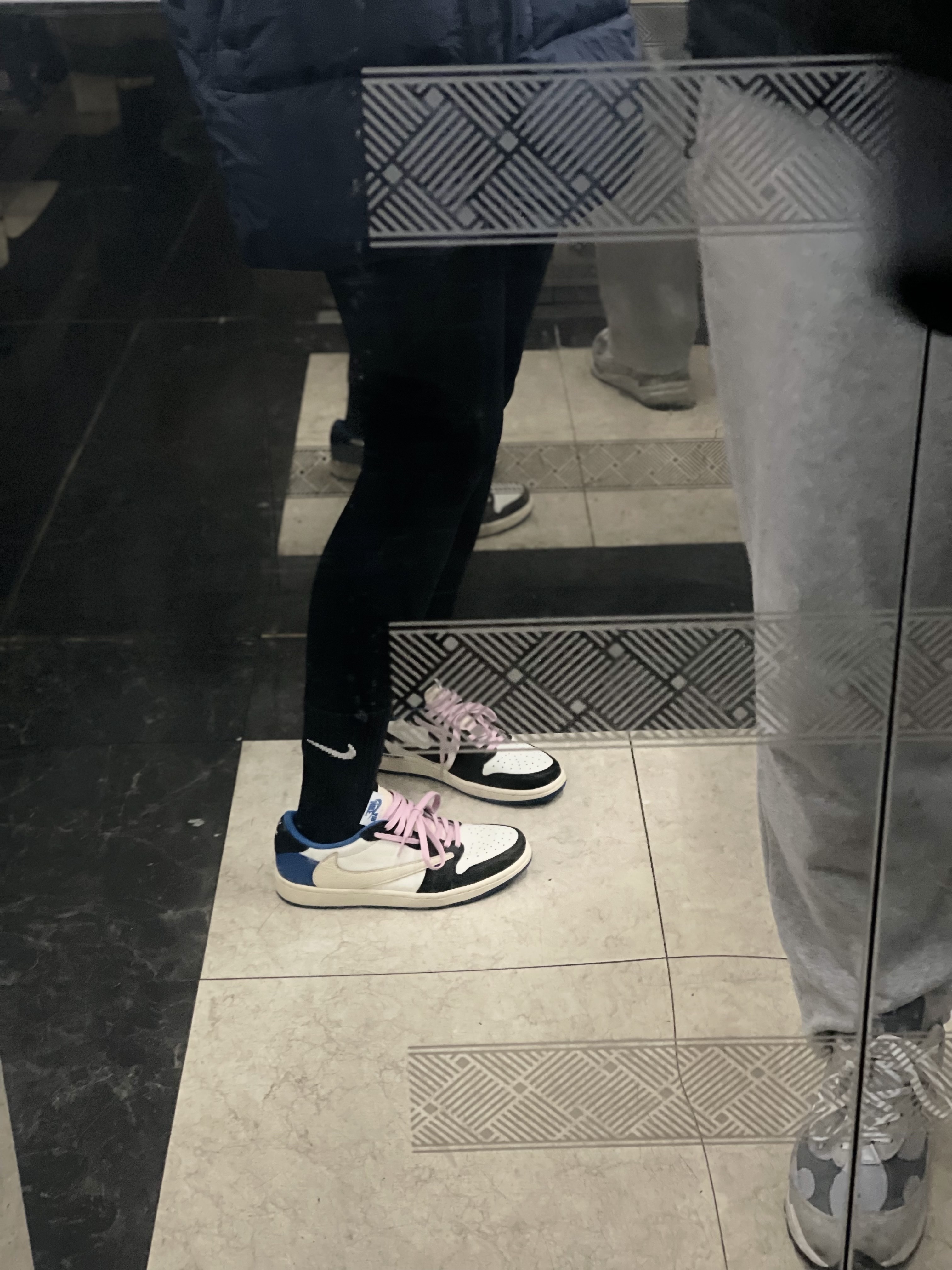 Jordan 1 x Travis Scott x Fragment Retro Low OG SP Military Blue 착용 스타일 - 2