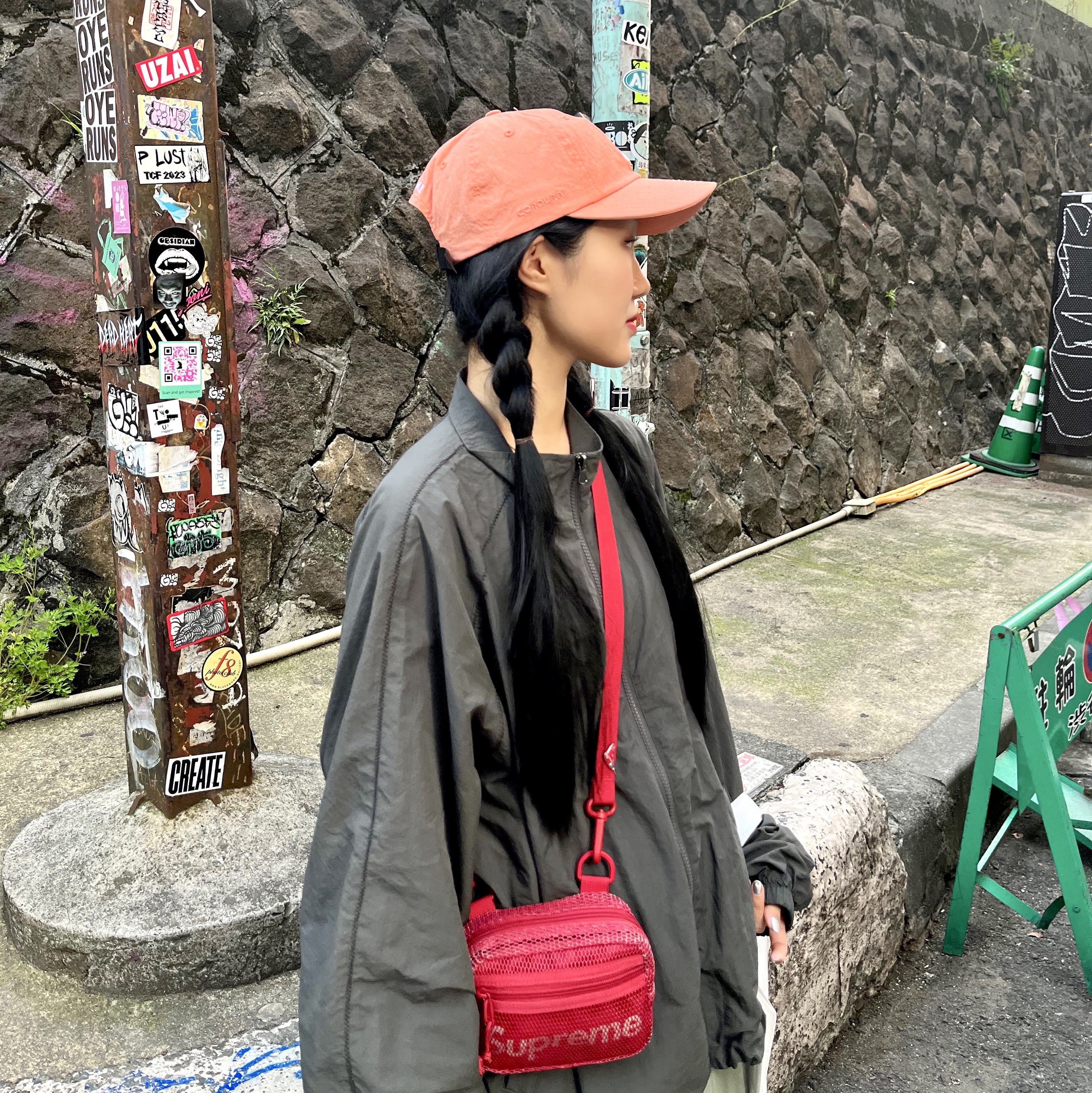 Supreme Cordura Ripstop S Logo 6-Panel Coral - 23SS, Supreme Small Shoulder Bag Dark Red - 20SS 착용 스타일 - 4