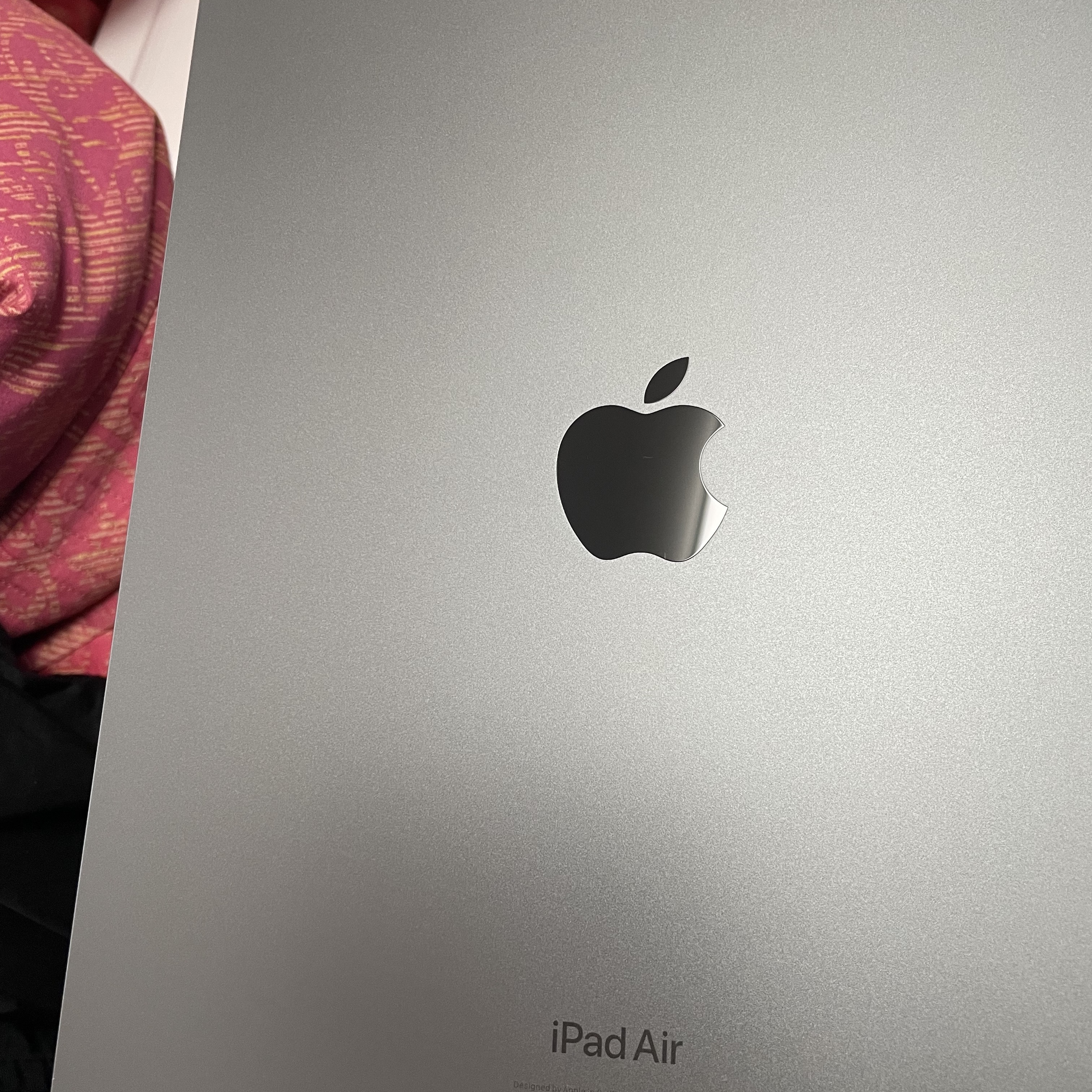 Apple iPad Air 5th Gen Wifi 256GB Space Gray (Korean Ver.) 착용 스타일 - 2
