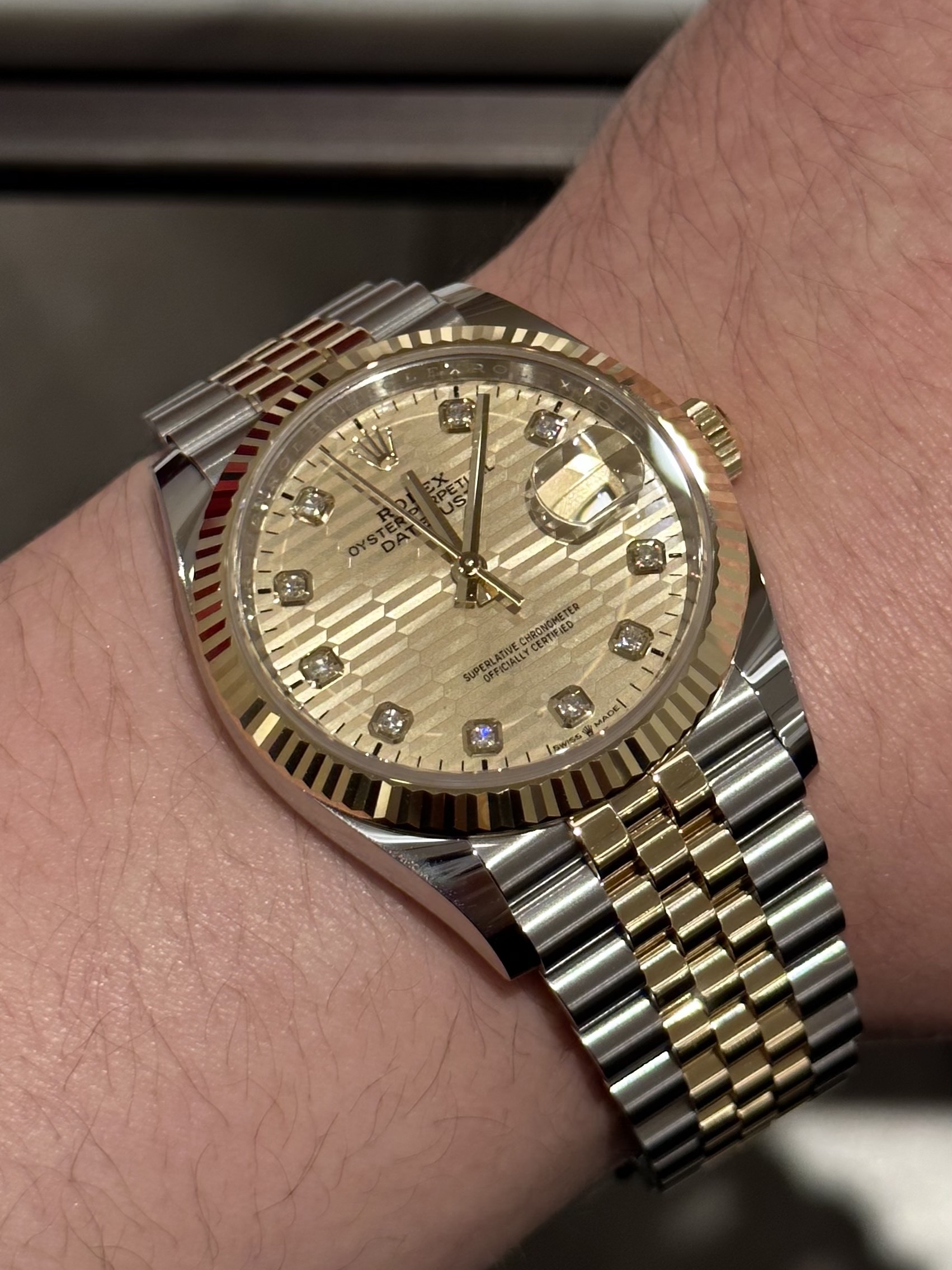 Rolex Datejust 36mm 126233 Fluted Motif Golden Diamond-Set Jubilee 착용 스타일