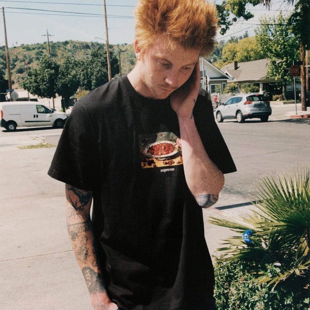 Supreme Strawberries T-Shirt Black - 23SS 착용 스타일